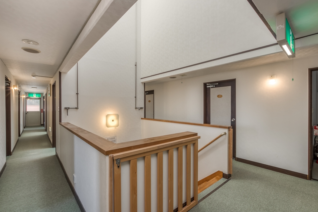 本館２階客室貸切７人〜１０人★イン15時〜22時／アウト〜10時★【寝室個室】素泊り／家族風呂／禁煙