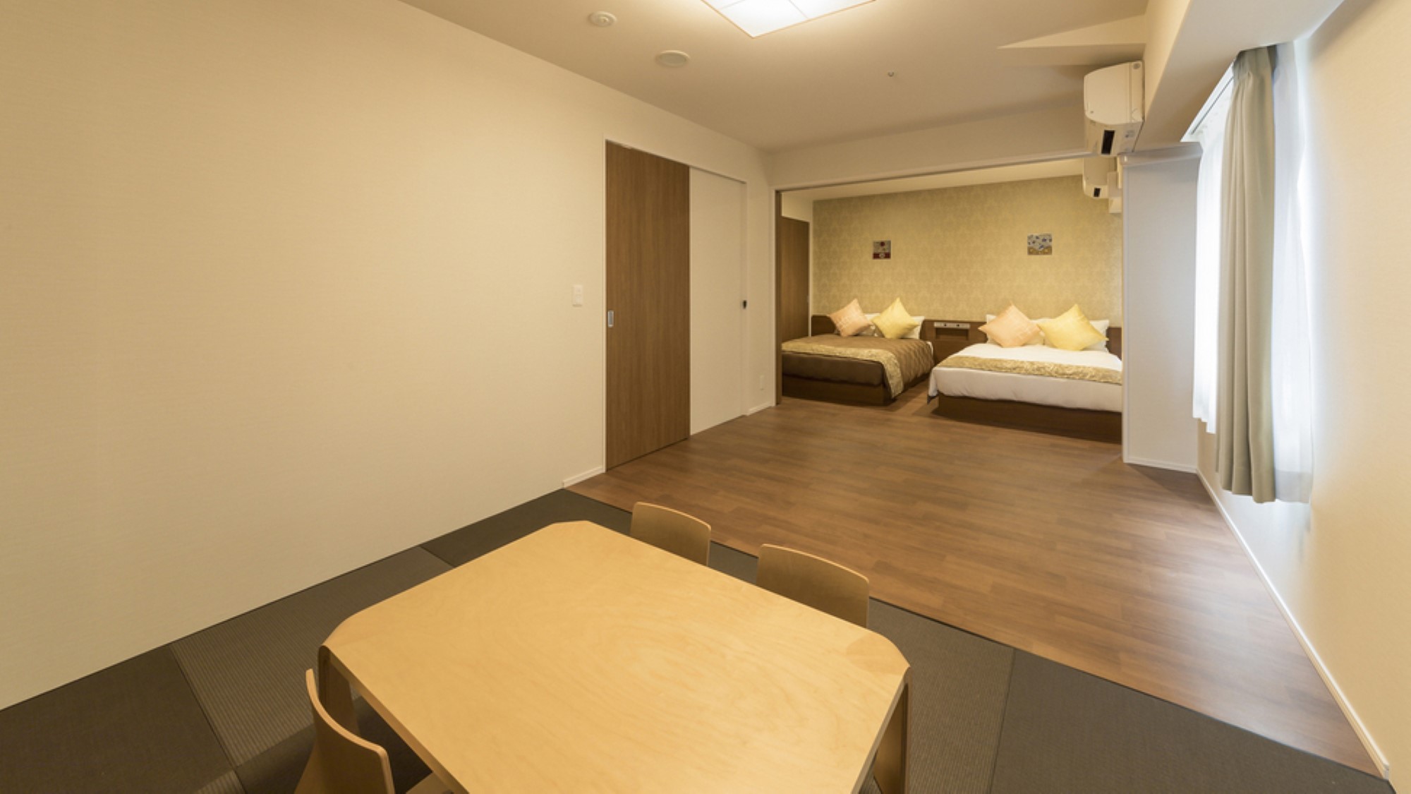 和洋室デラックスルーム40.5平米/3~6名/ダブルベッド 2台