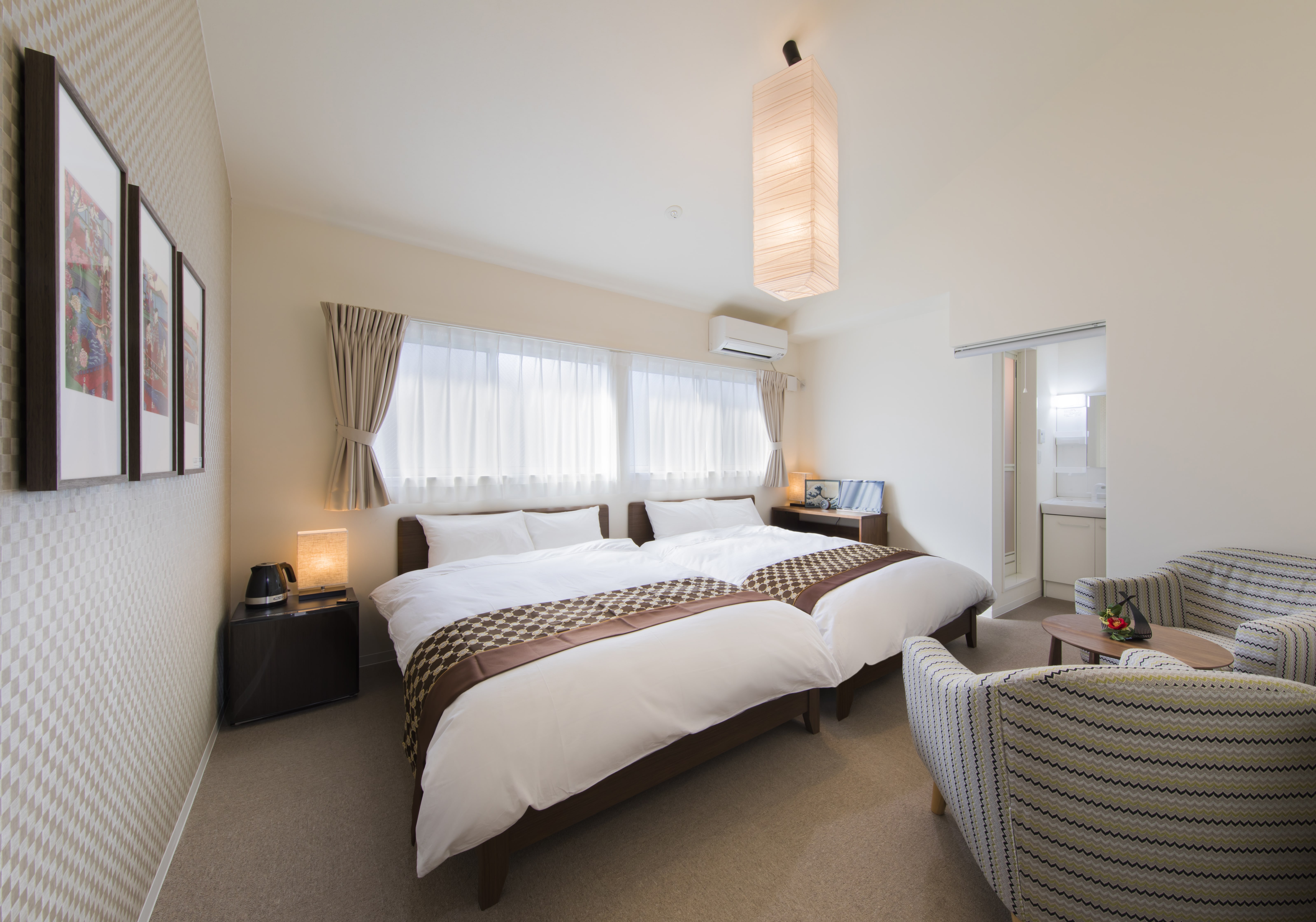 ダブルベッド&times;2、スィートルーム　205号室