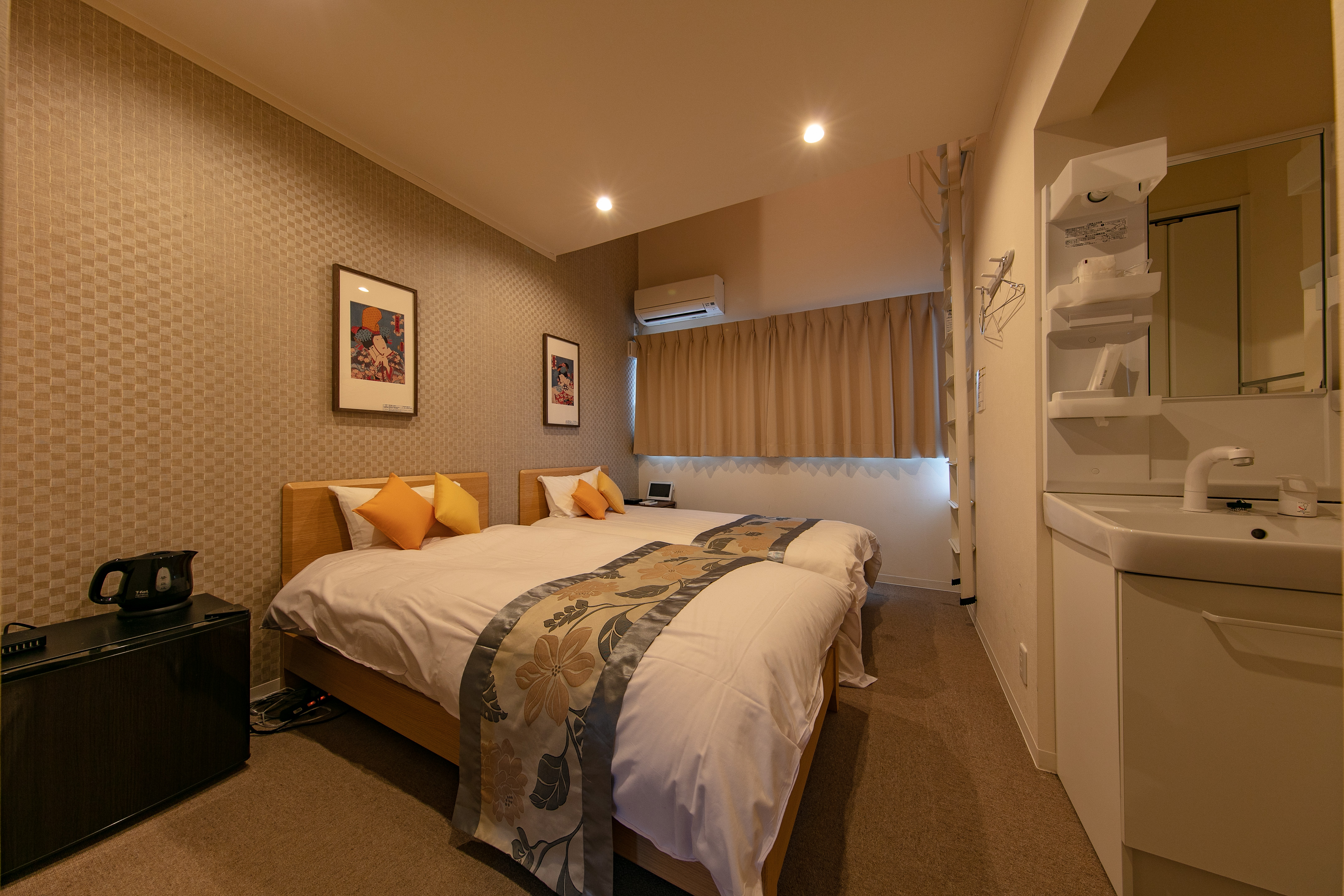 シングルベッド&times;２　203号室