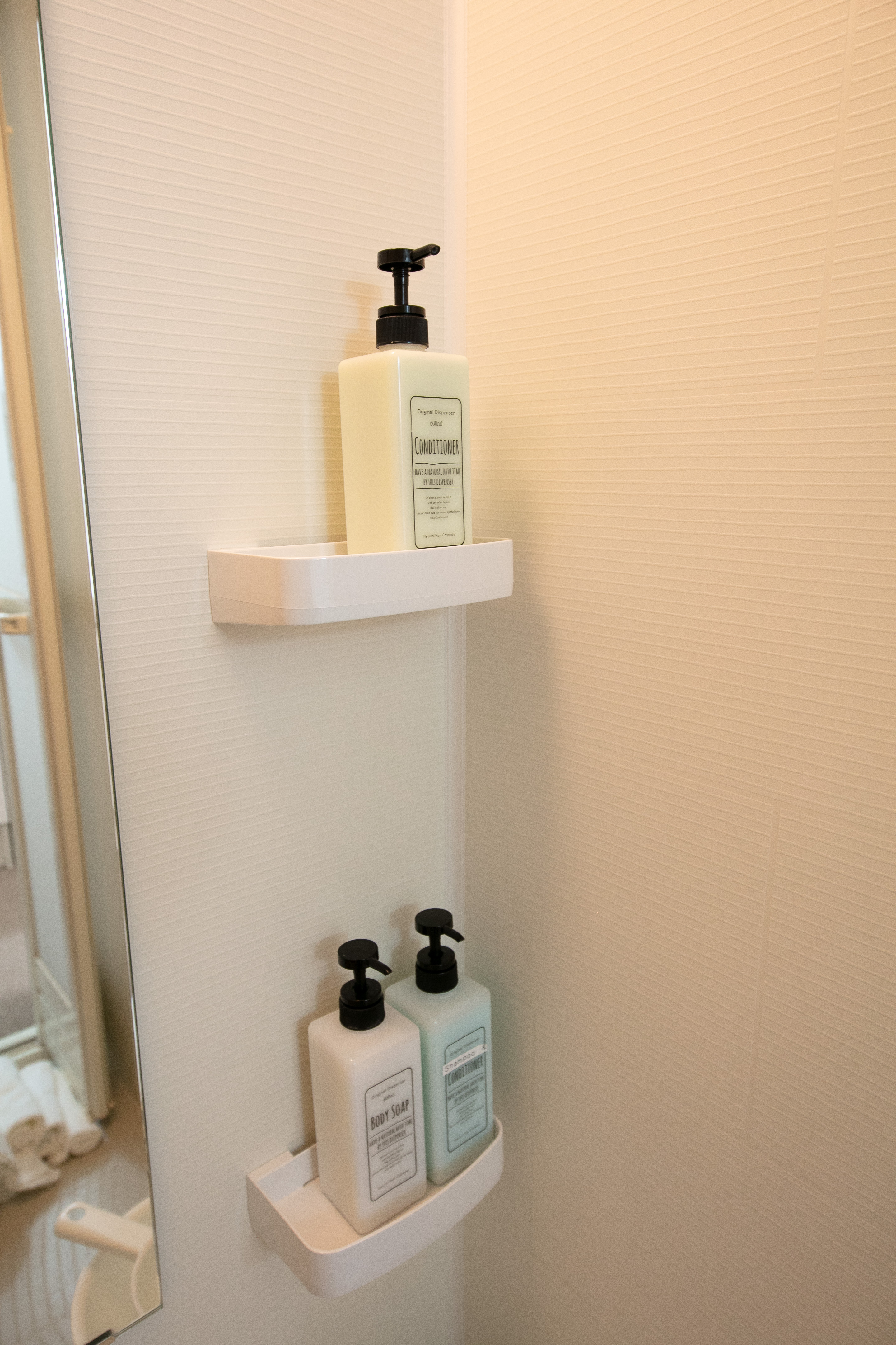 セミダブルベッド&times;２ 101号室