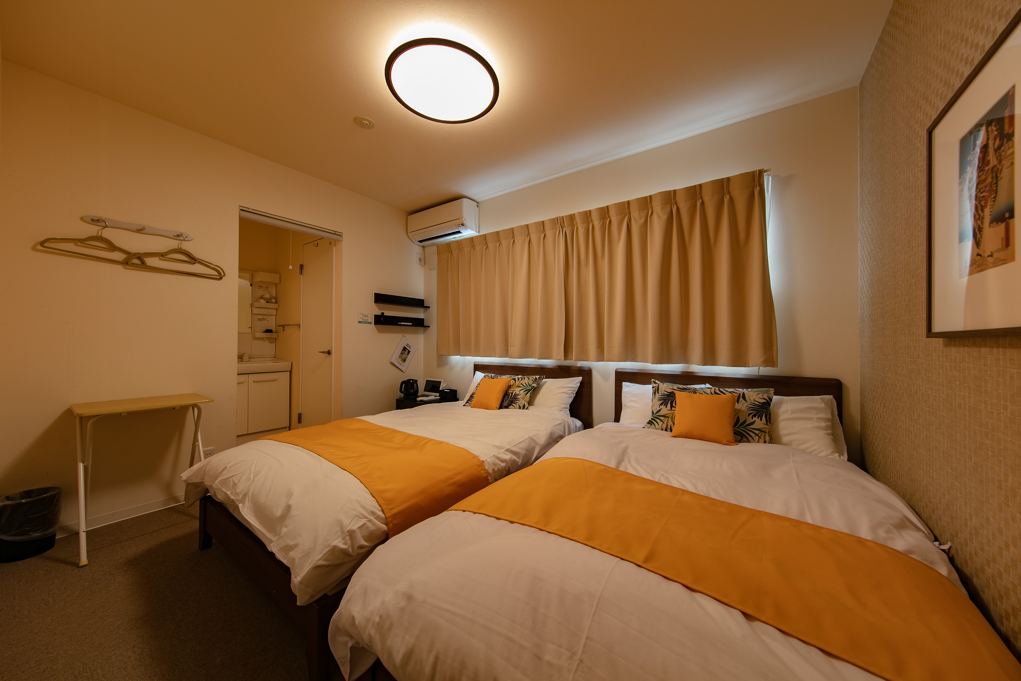 セミダブルベッド&times;２　104号室