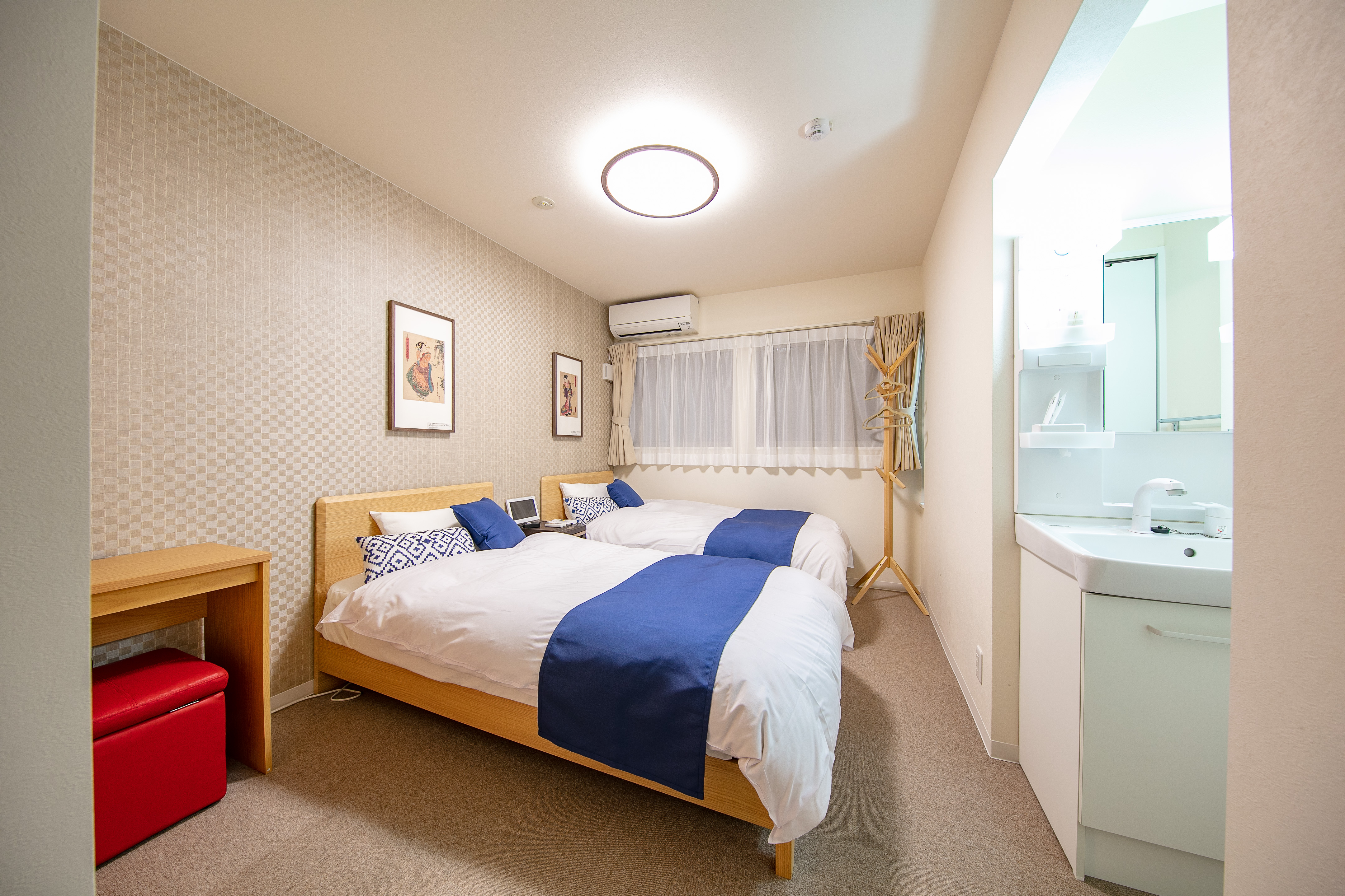 シングルベッド&times;2　103号室