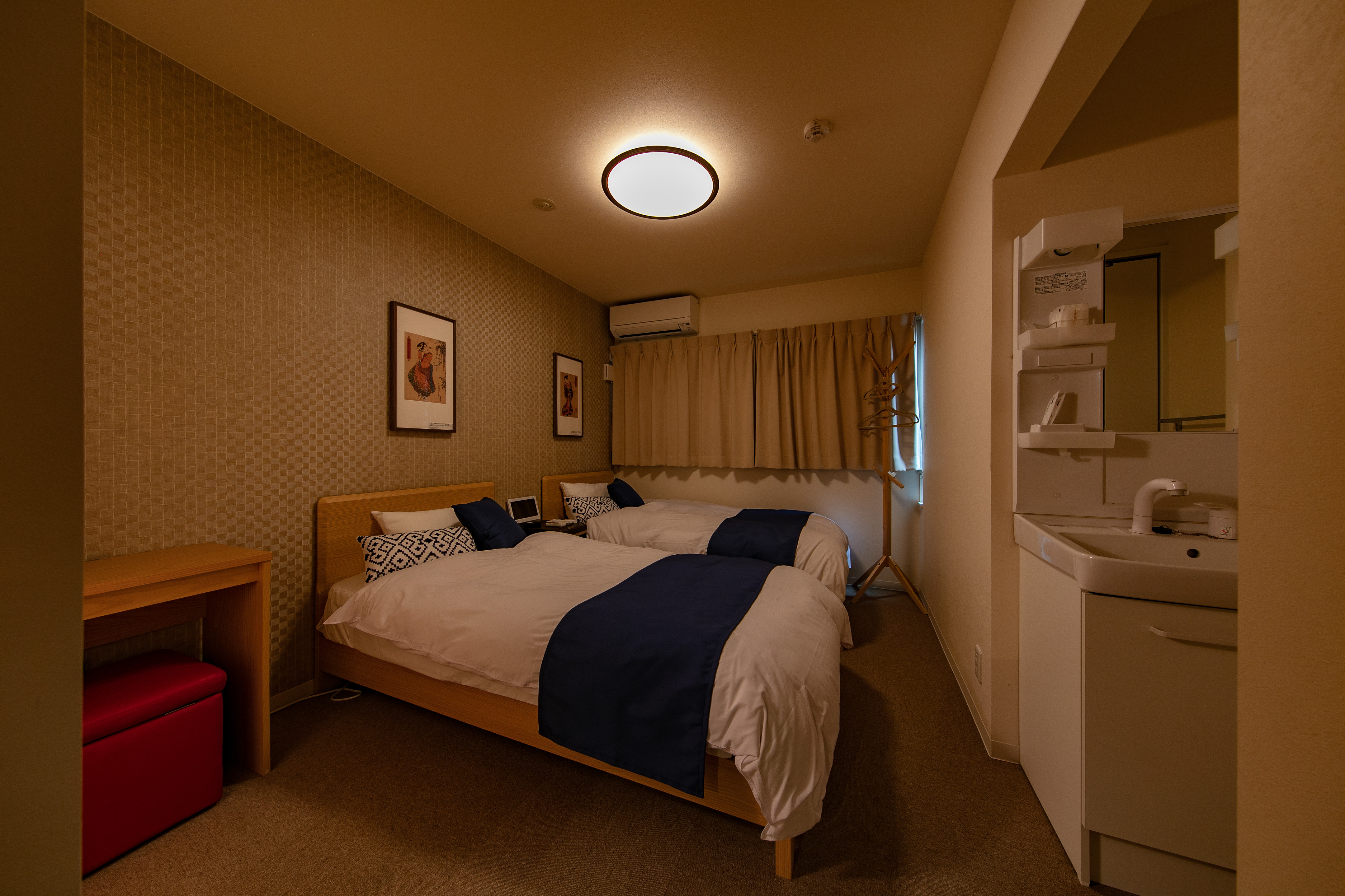 シングルベッド&times;2　103号室