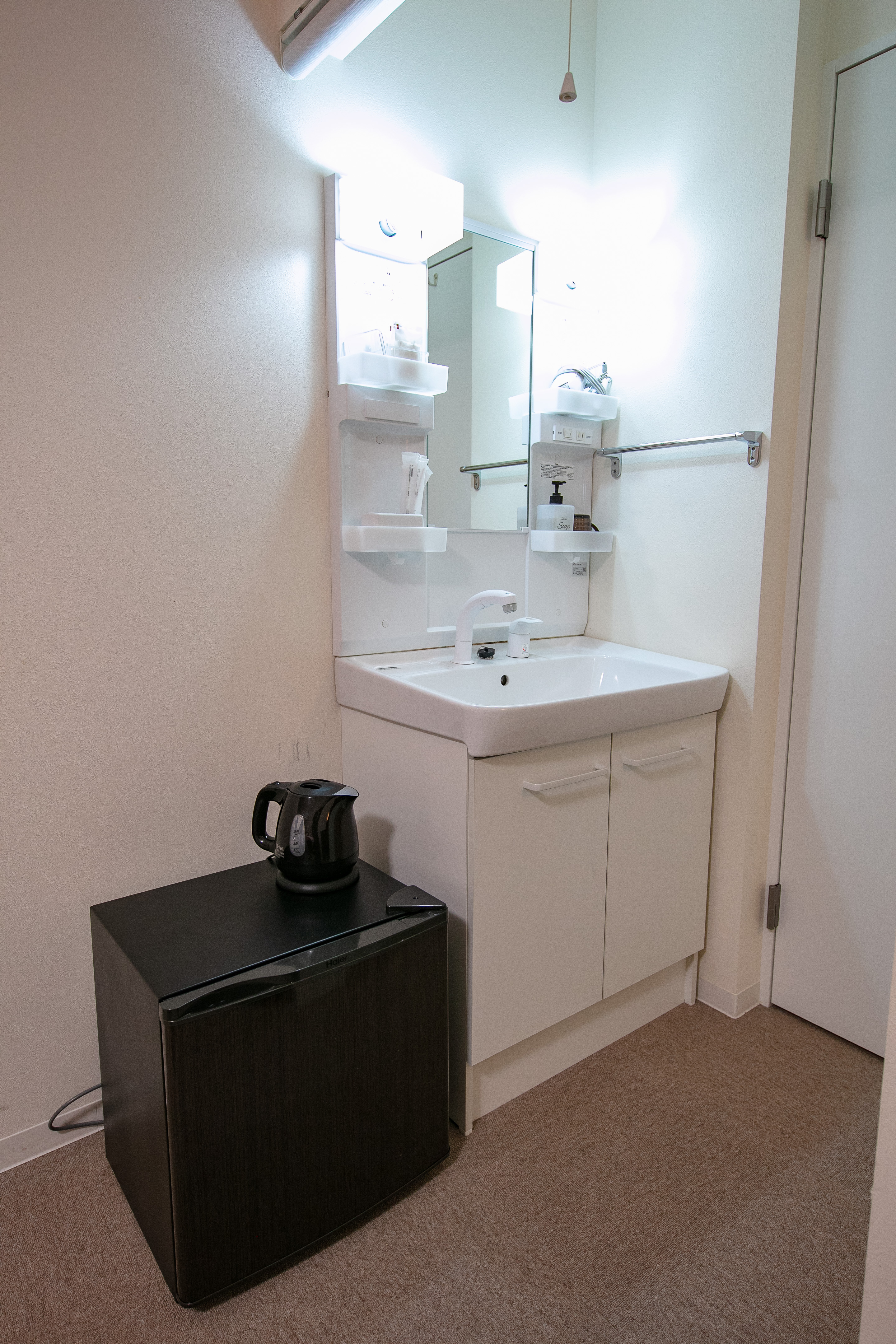 セミダブルベッド&times;２ 101号室