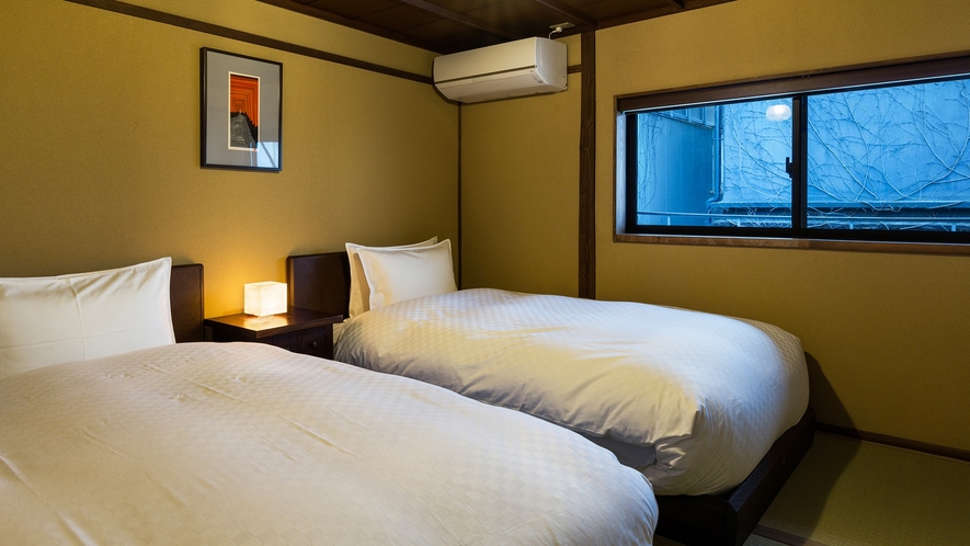 【Hokomachi】2階寝室　シモンズ製ベッド　2台のシングルベッドをご用意