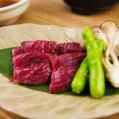 ■アラカルト料理■『知床産羆肉焼き』当宿自慢の知床ジビエの旨味と甘み、ほのかな野性味を味わえます