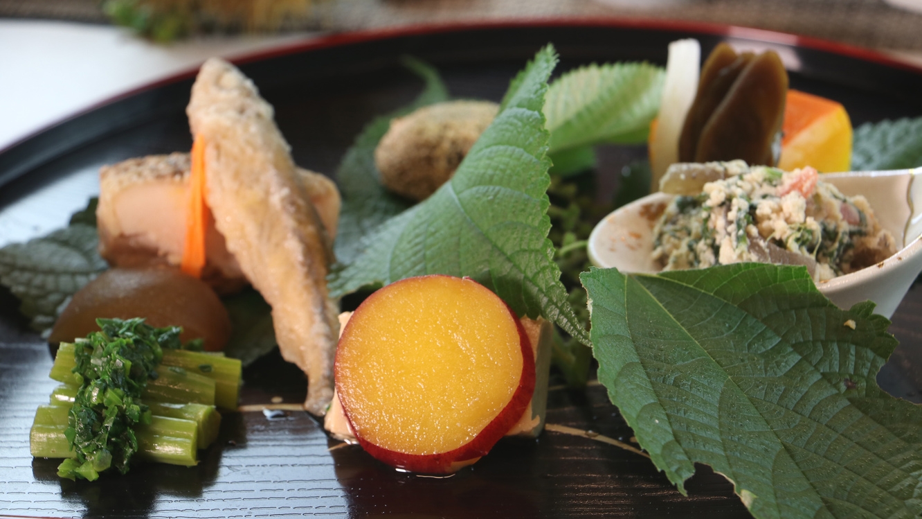 【直前割引】【12/30限定】旬の味を楽しむ【しらかば膳】と源泉かけ流し温泉で奥会津の旅