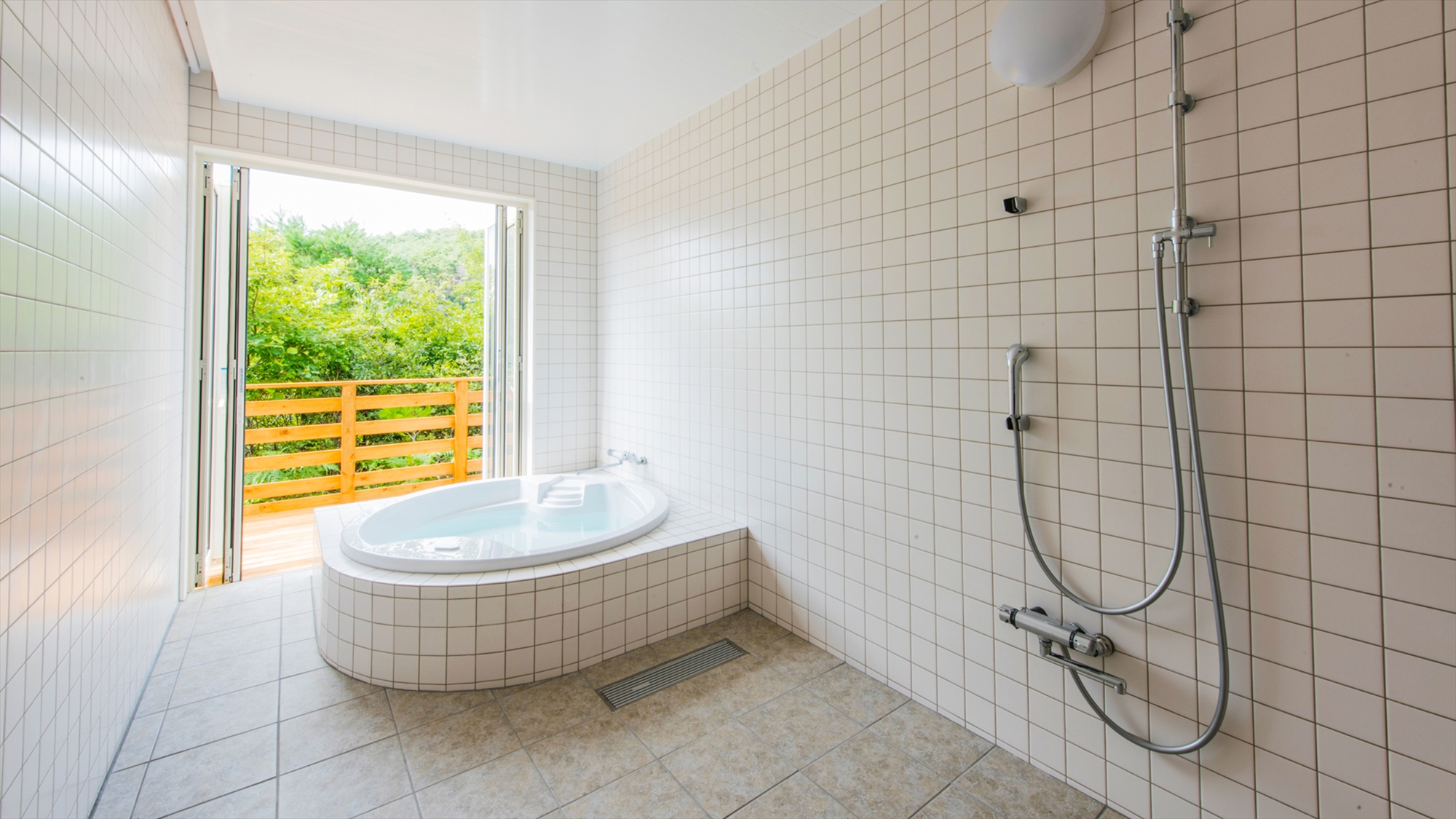 【HANARE／バスルーム】 ジャグジーバスで優雅なBathTimeを。