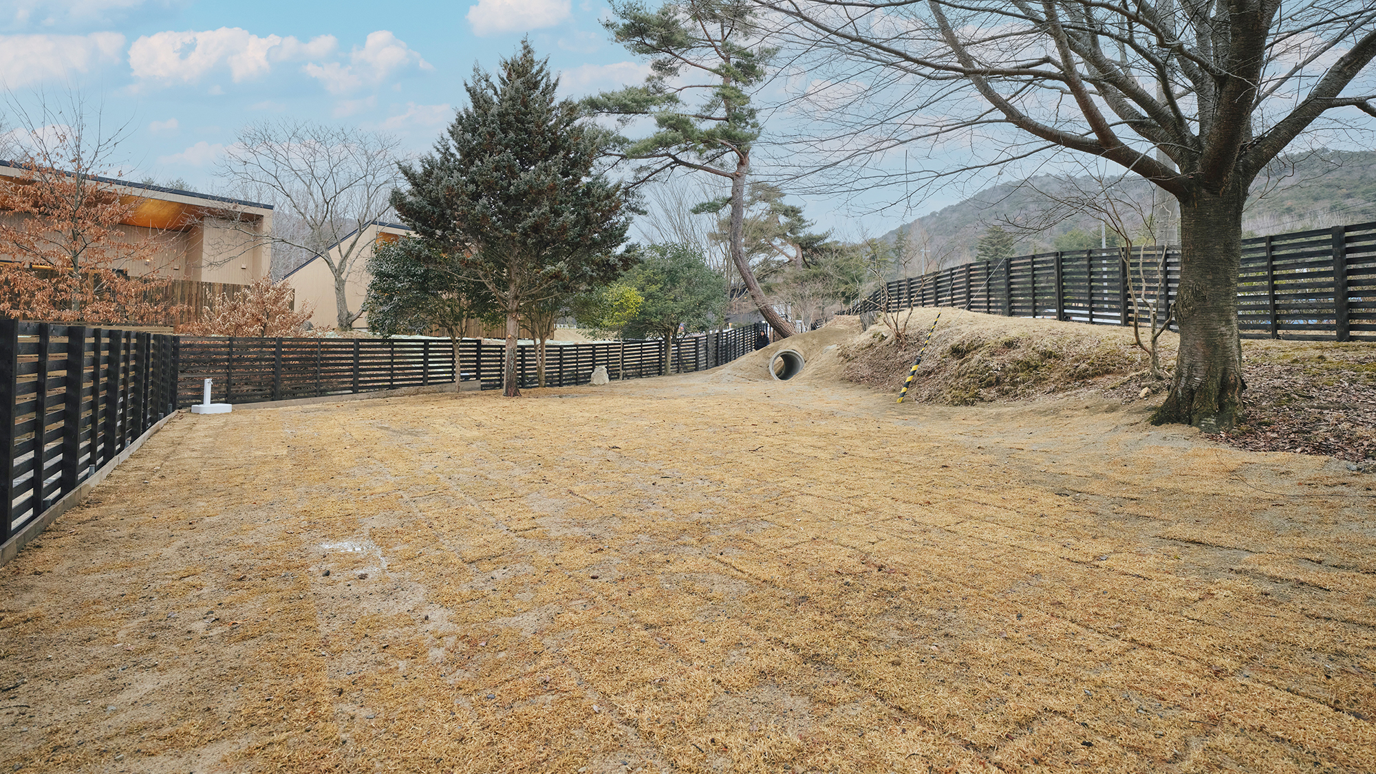 【ASOBIYUKU VILLA／ドッグラン】