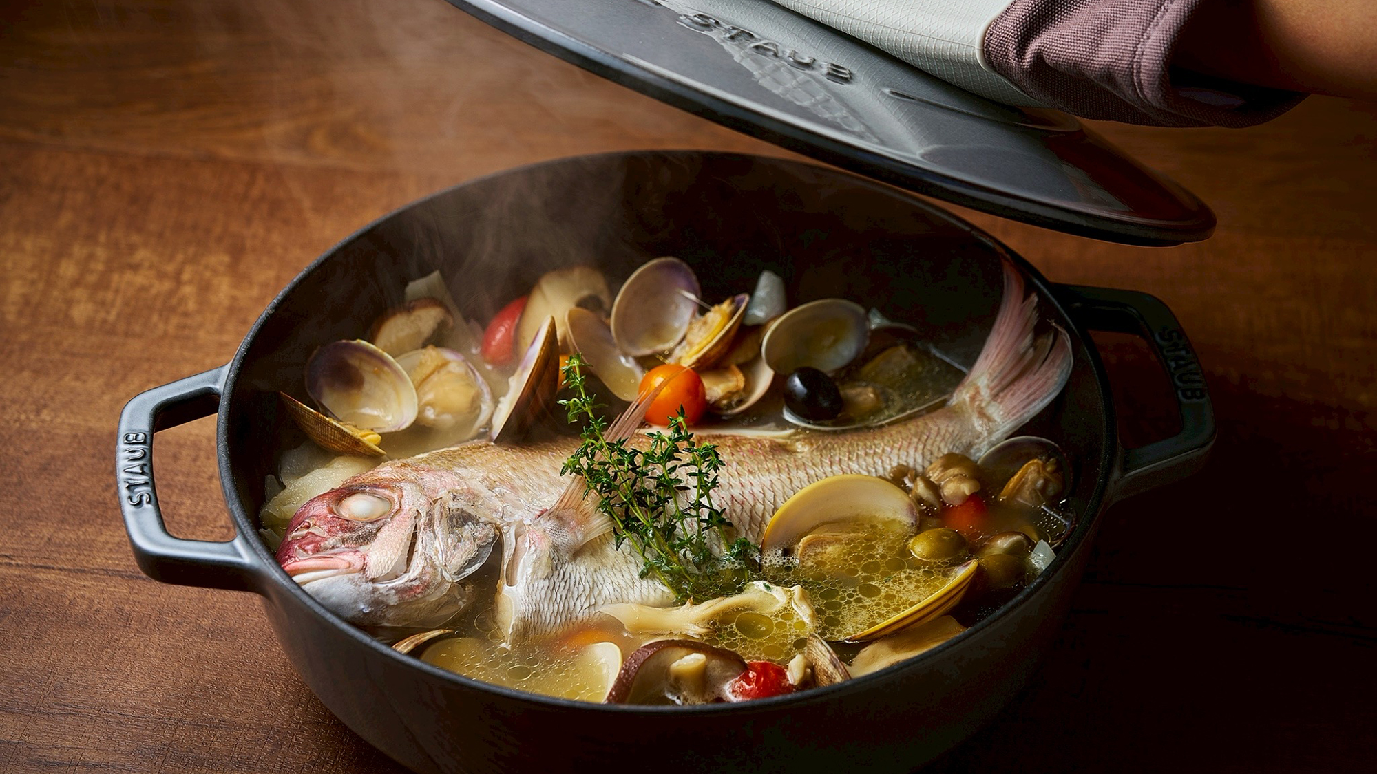 【HANARE＆VILLA／夕食】［2025冬］ 天然鯛と木ノ子のアクアパッツァ／プレミアムBBQ