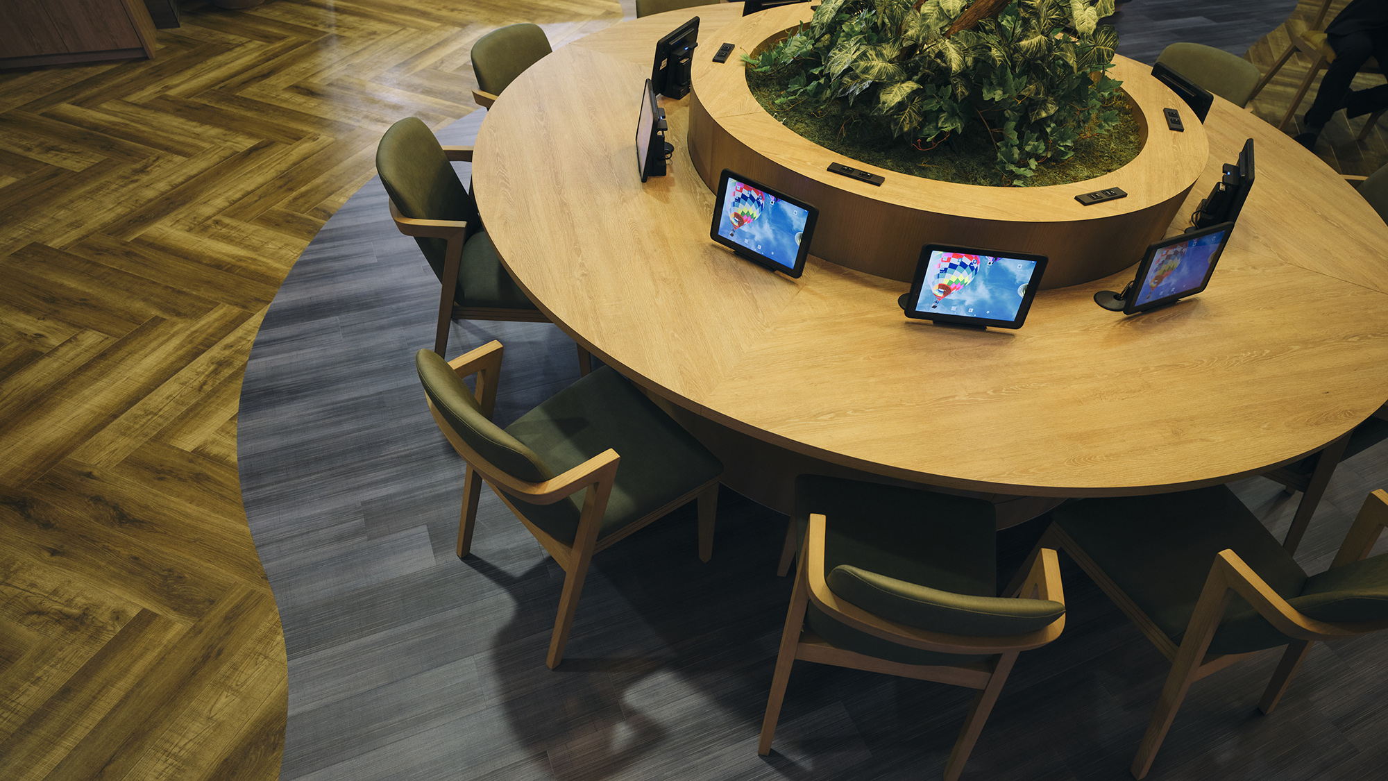 【スパエリア-るり湯-】［フードパーク］ 