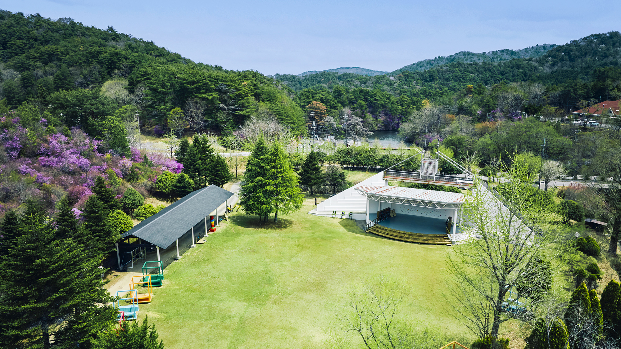 【レジャーエリア】［ふわふわドーム・ネットアスレチック］ 