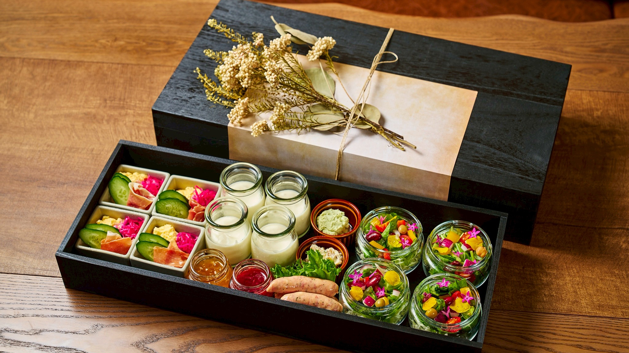 【HANARE＆VILLA／朝食】［2025冬］ 宝石箱のような「デリシャスギフト」で、特別な朝を。