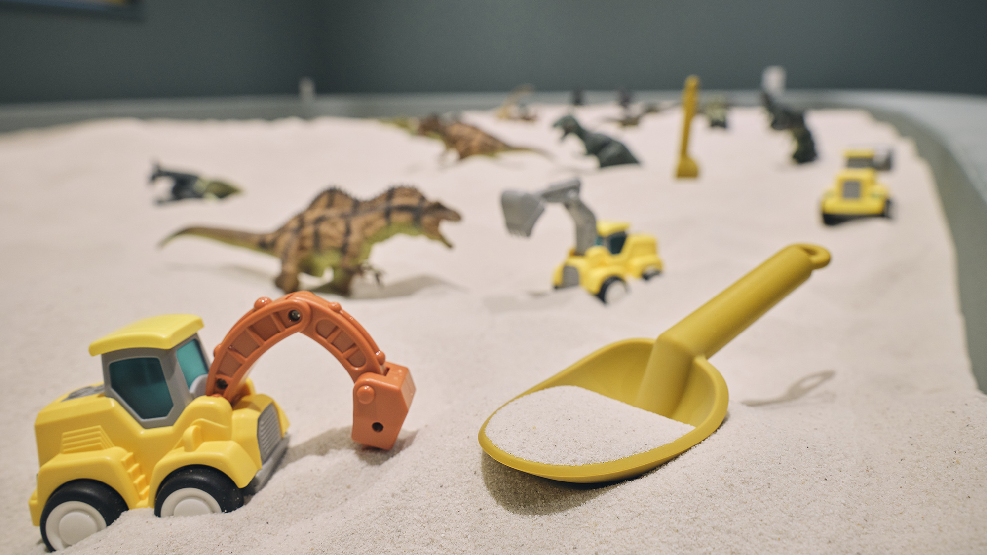 【スパエリア-るり湯-】［サンドパーク］ 大好きな砂遊びを室内で。ママも日差しを気にせず見守れます