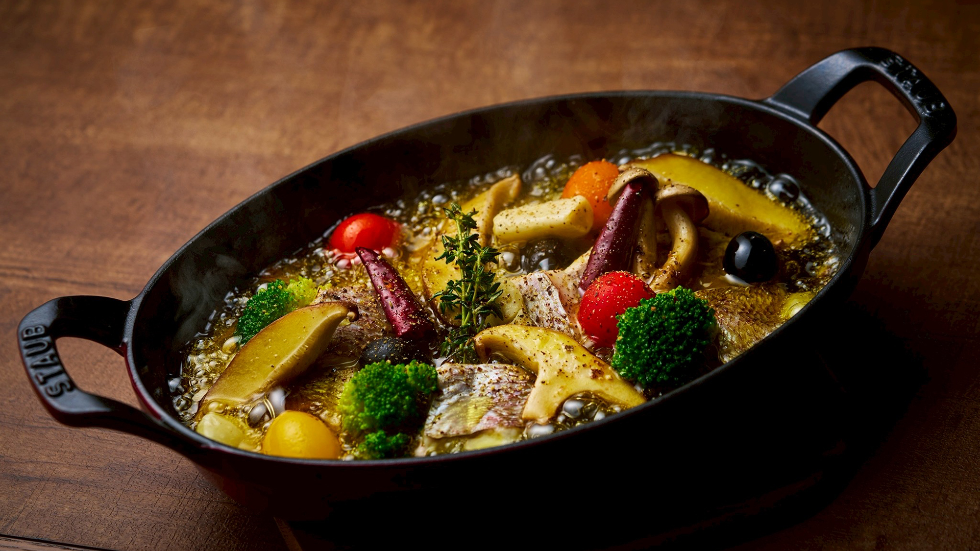 【HANARE＆VILLA／夕食】［2025冬］ 丹波占地と天然鯛のアヒージョ／レギュラーBBQ