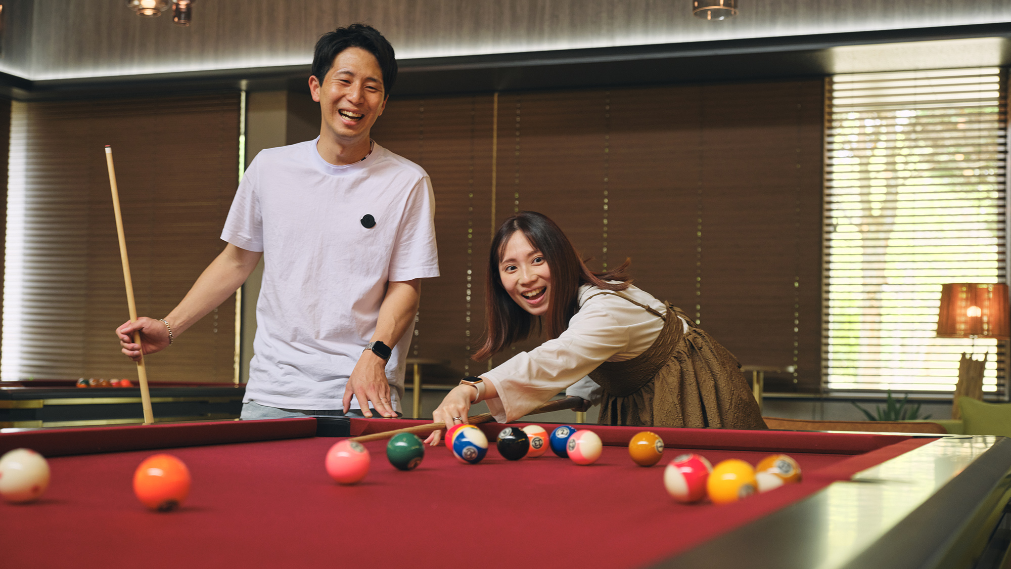 【リバーサイド】［ウッドマンラウンジ］ ダーツやビリヤード。お酒にソフトドリンクも宿泊者様なら無料！