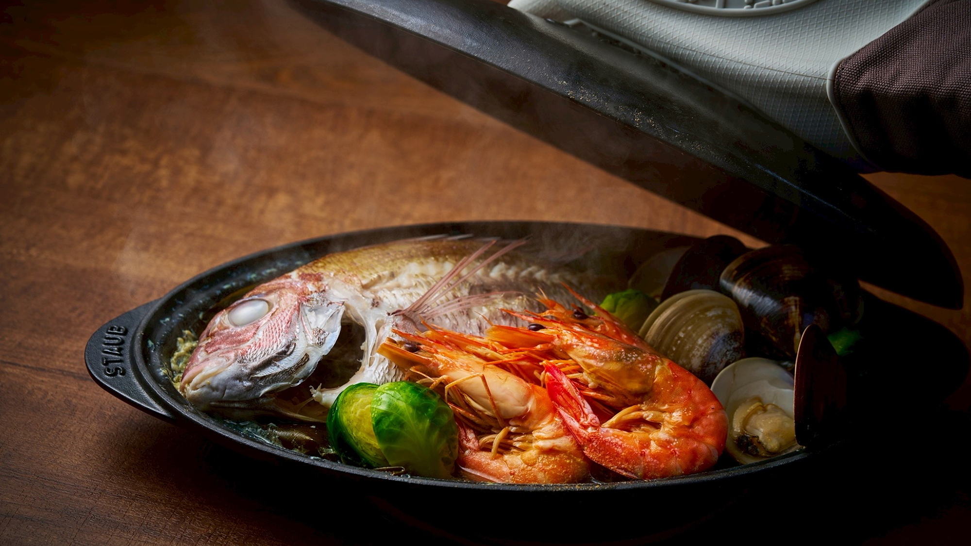 【HANARE＆VILLA／夕食】［2025冬］ 丹波占地と天然鯛のアヒージョ／レギュラーBBQ