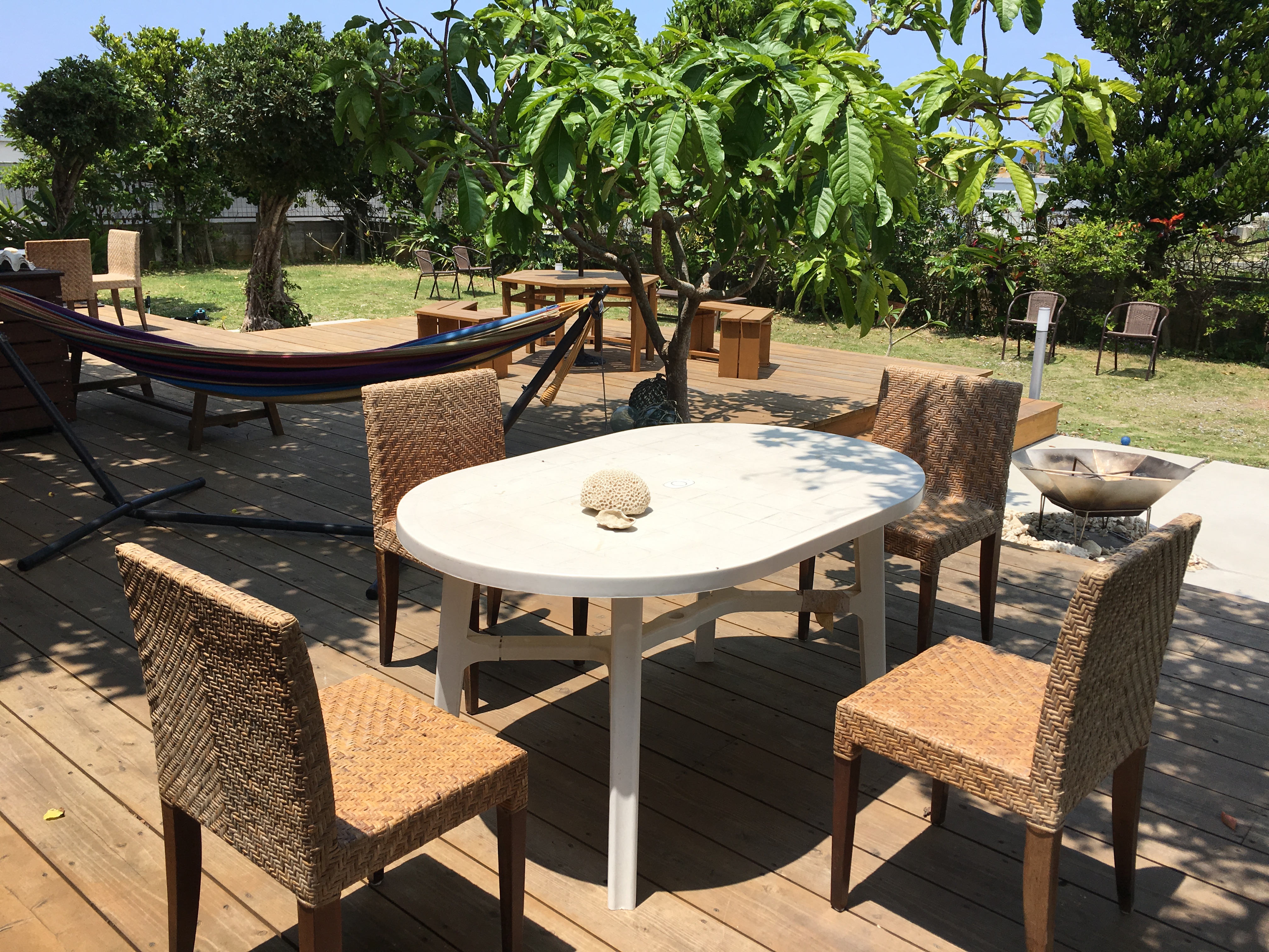 ウッドデッキでビール