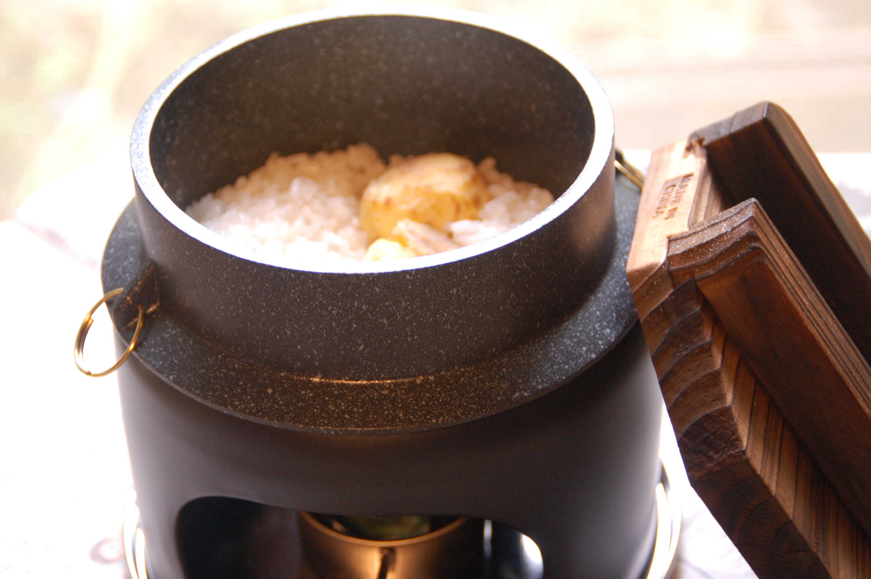 秋の味覚　栗を釜めしでご賞味！