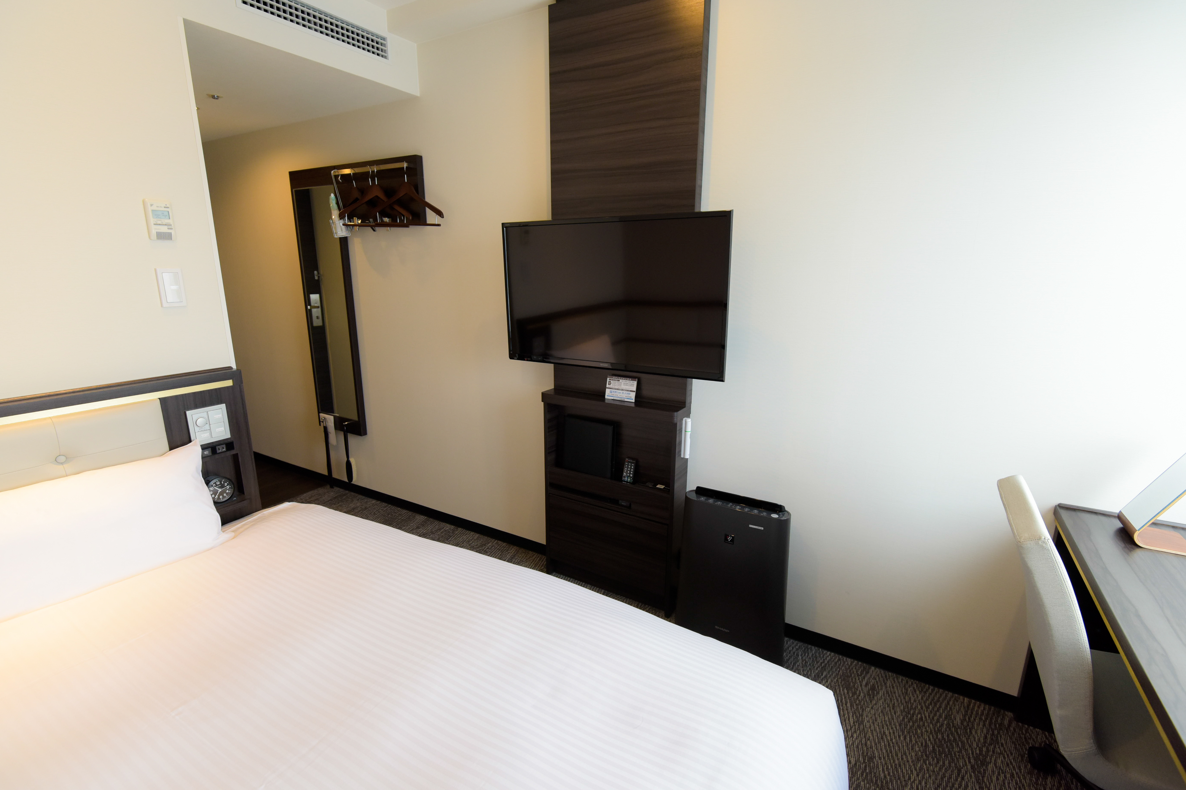 シングルルーム(13㎡ / 140cmサイズベッド)