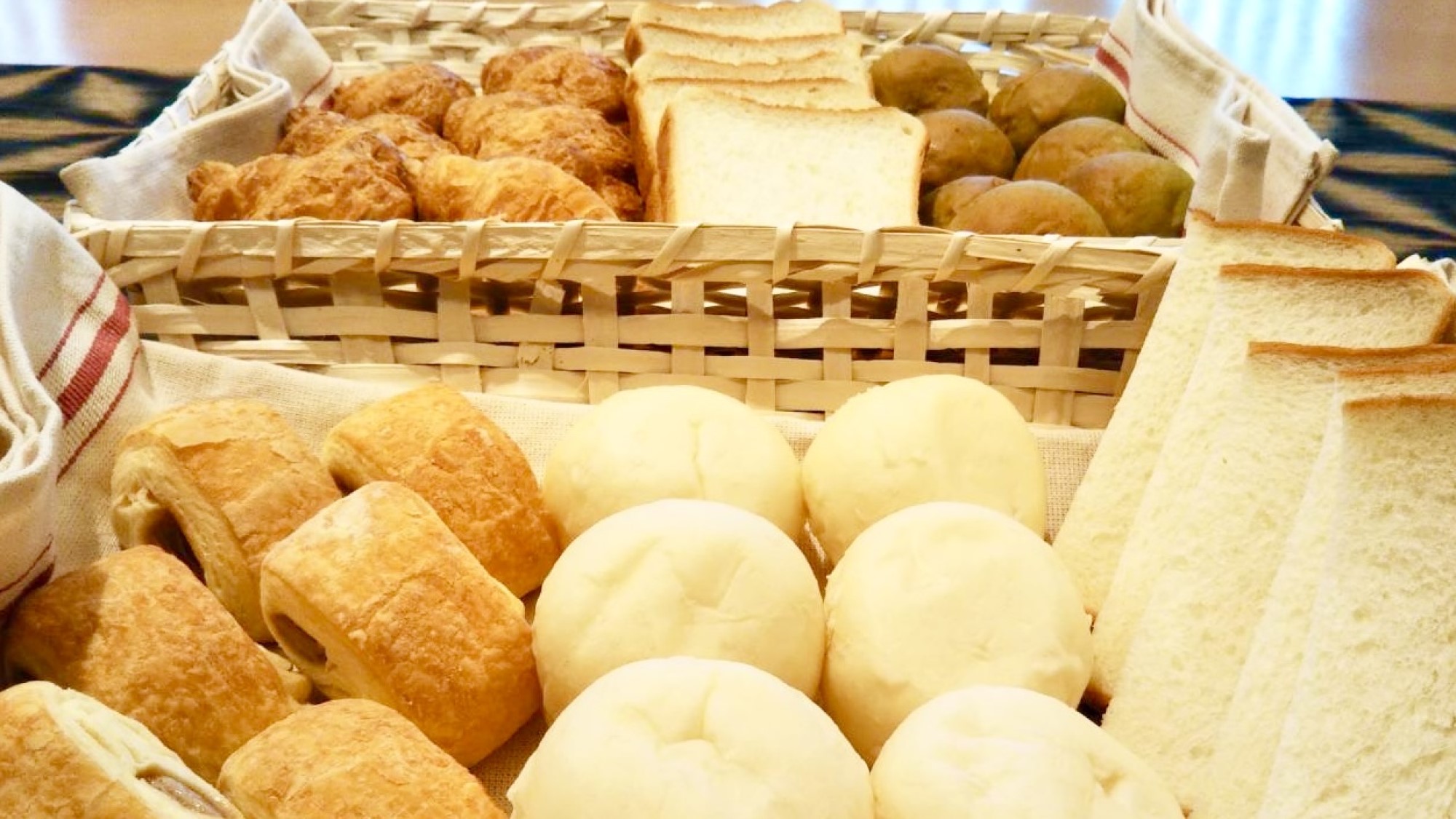 【ミニブッフェコーナー】京都老舗の進々堂さんのパンが当館でもお召し上がりいただけます♪