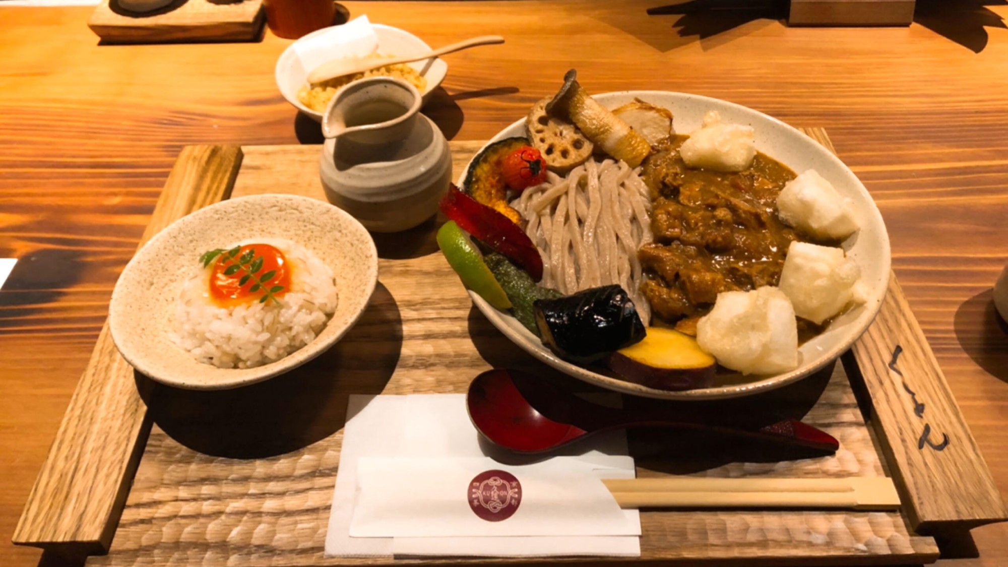 【京都四条くをん】　お昼は行列が出来るの大人気のカレーうどん店！〆までしっかりで超満腹
