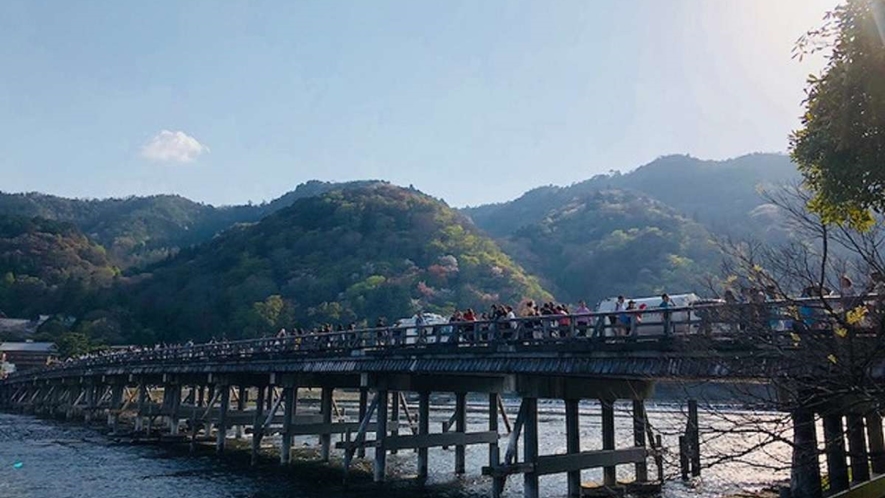 【嵐山の渡月橋・春】　四季折々の景色を見ることが出来る渡月橋♪