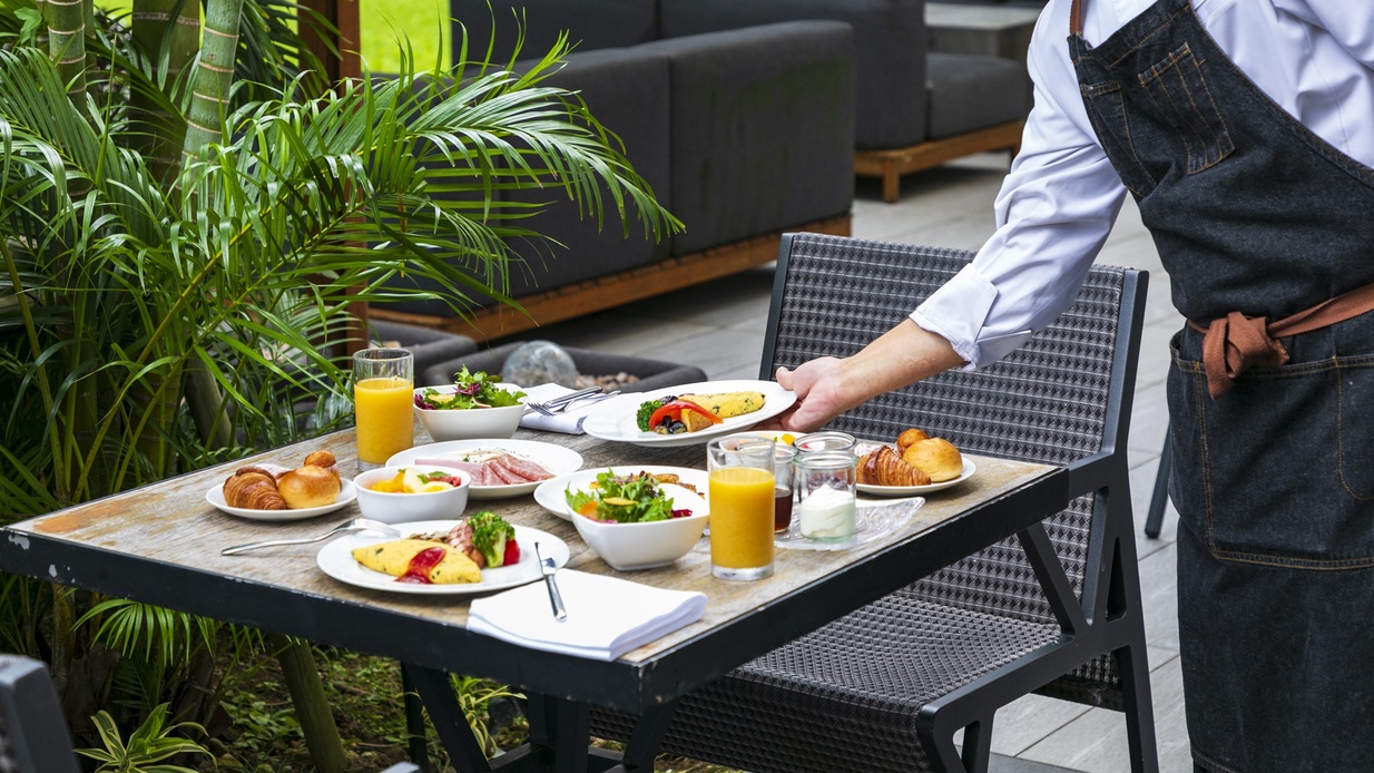 【冬こそねらい目！】沖縄リゾートの贅沢な冬のひととき。波音が癒すラグジュアリーな旅／朝食ブッフェ付