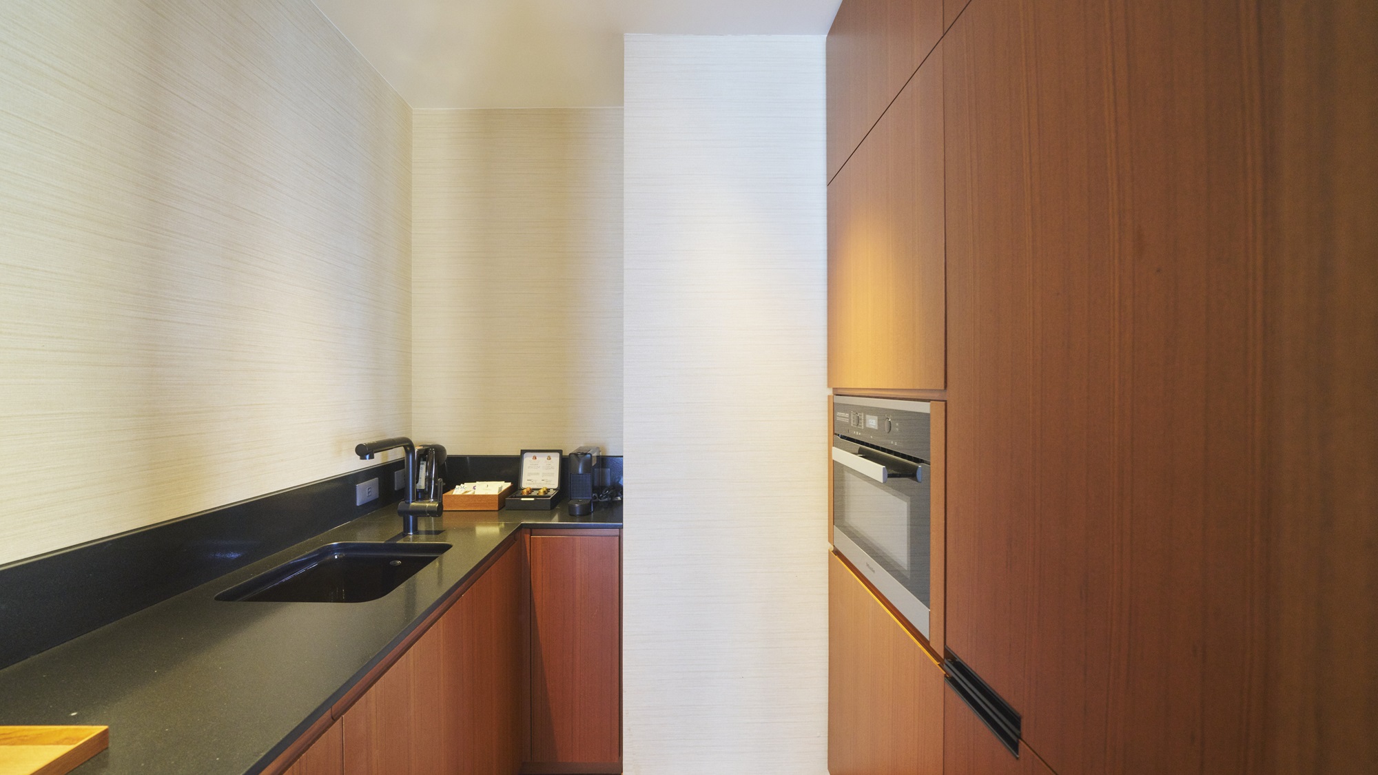 【コーナースイート オーシャンビュー ツイン】簡易キッチン