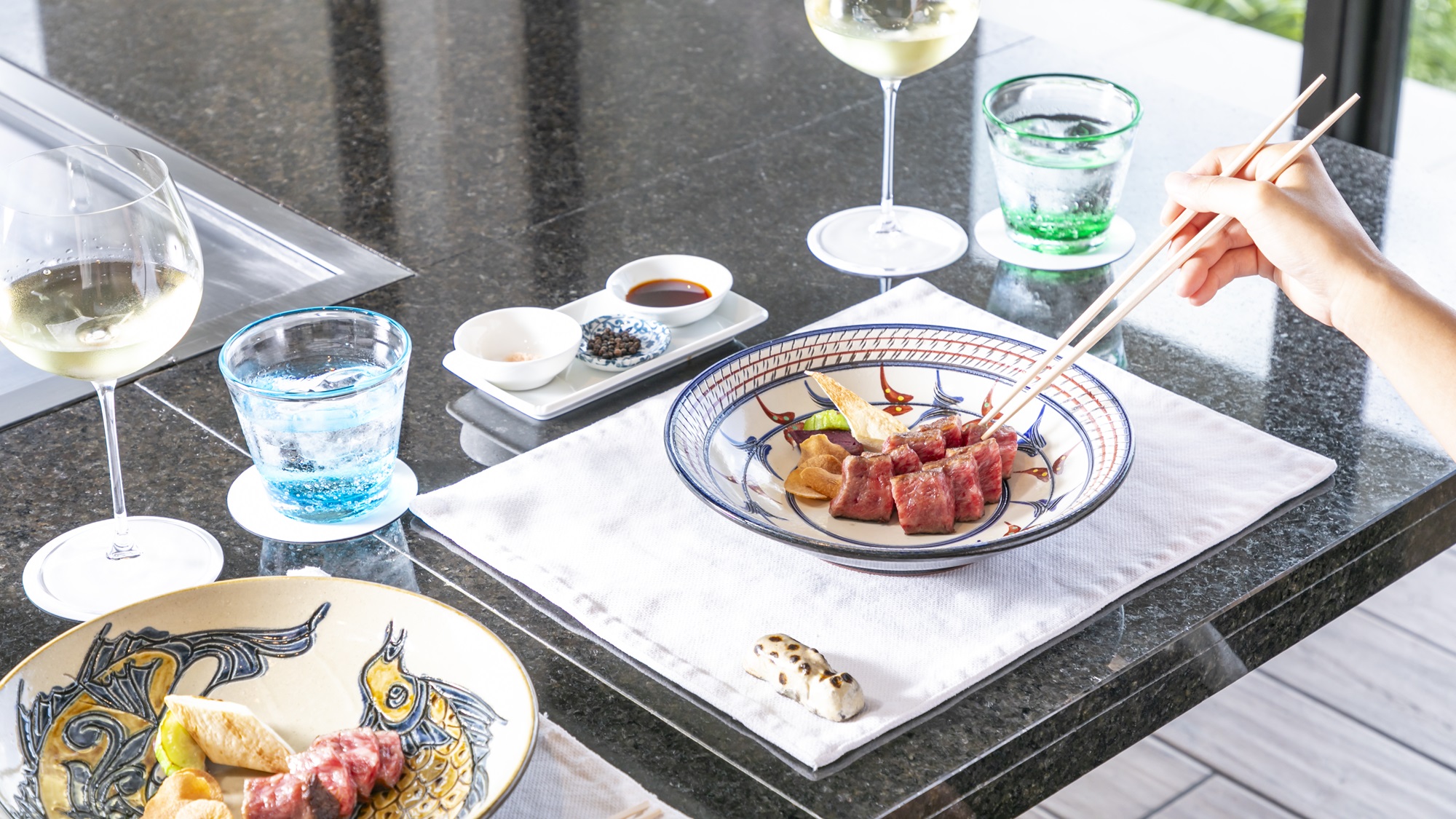 【シラカチ鉄板焼】食の旅のすべての瞬間を格上げするラグジュアリーの完璧なバランスを提供いたします。