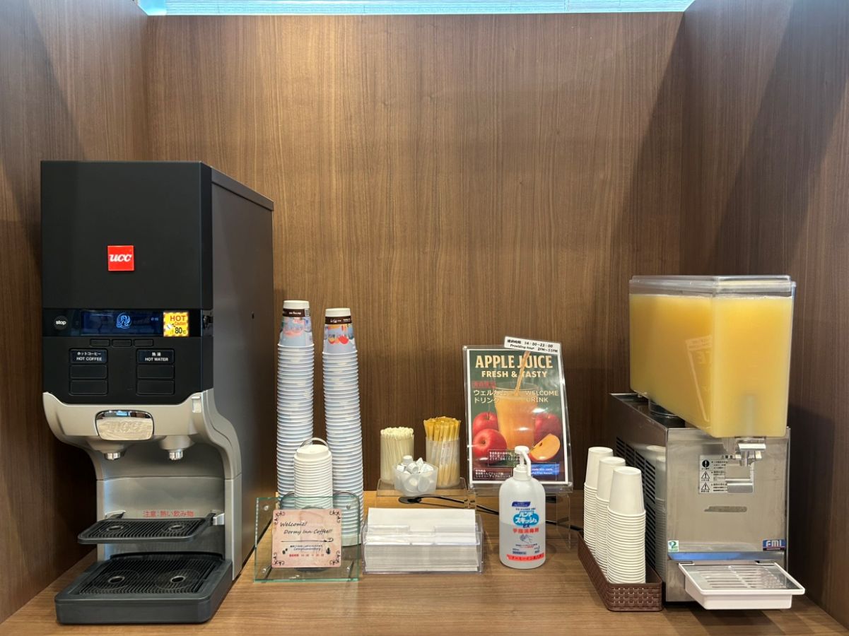 ◆ウェルカムドリンクコーナー　1階　青森県産100％のりんごジュース　15時～23時