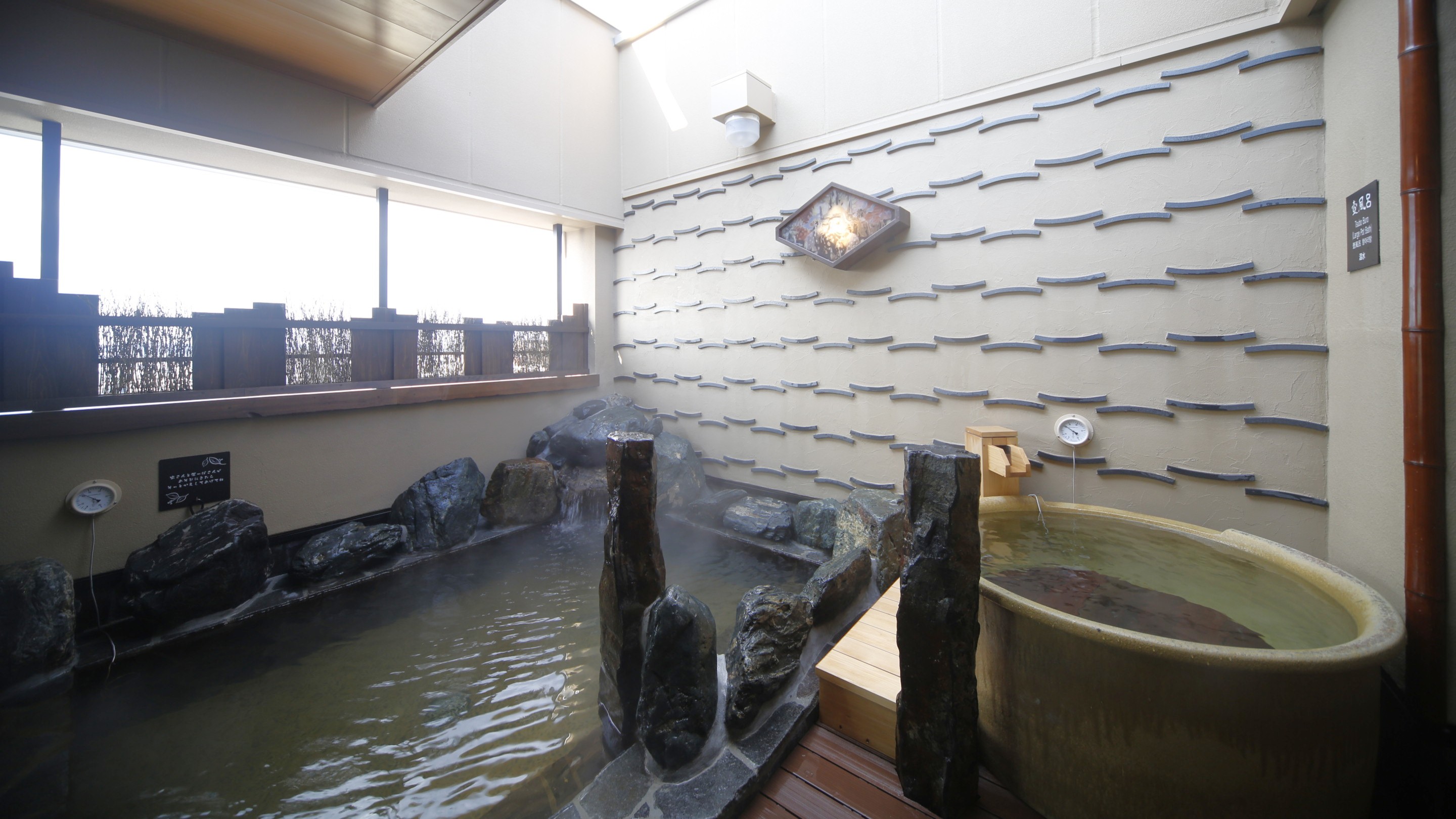 ◆女性大浴場≪天然温泉南部の湯≫　露天風呂(湯温：41～42℃)