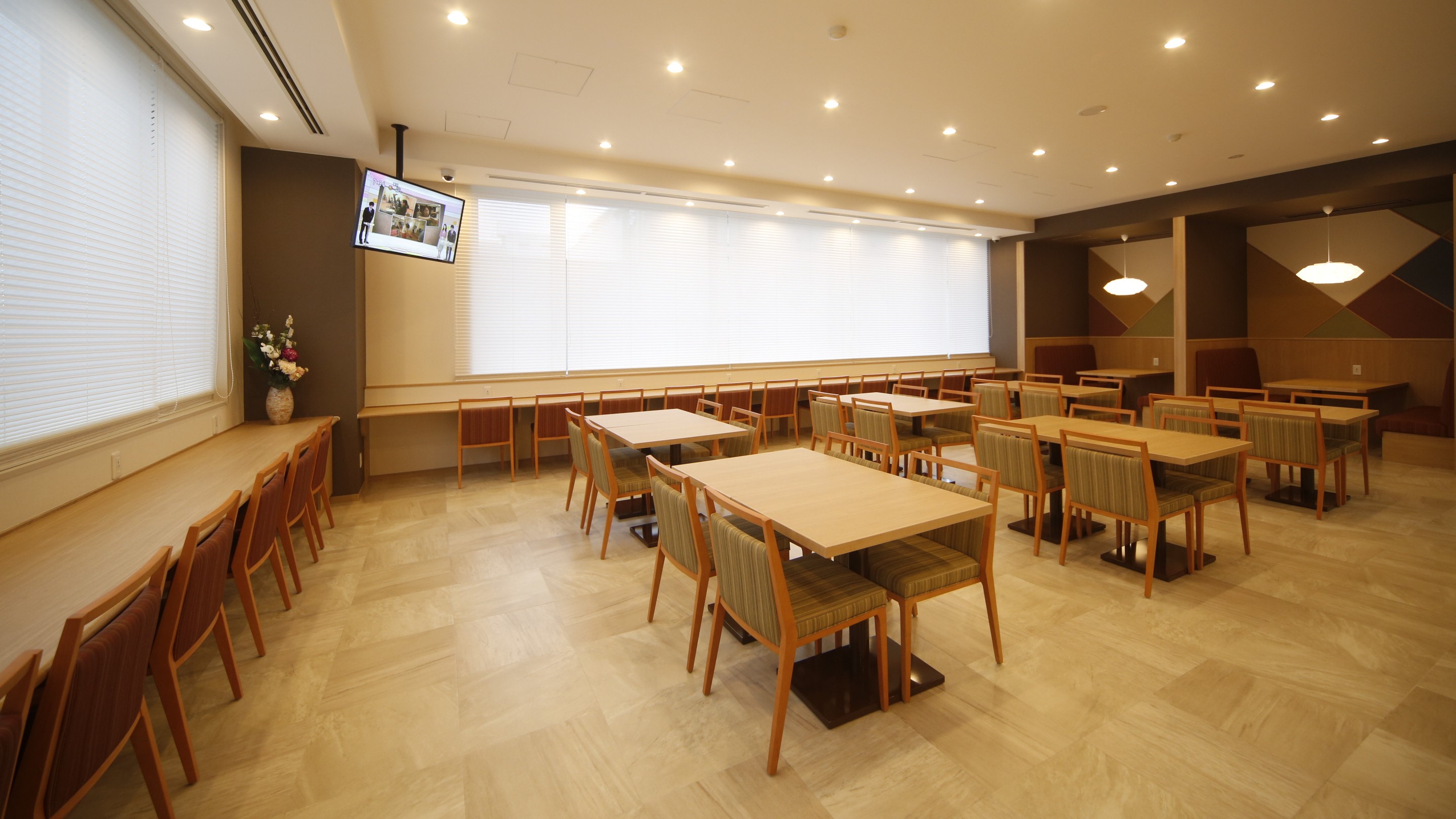 ◆レストラン会場『Hatago』　営業時間：6時30分～9時（LO8:45）51席