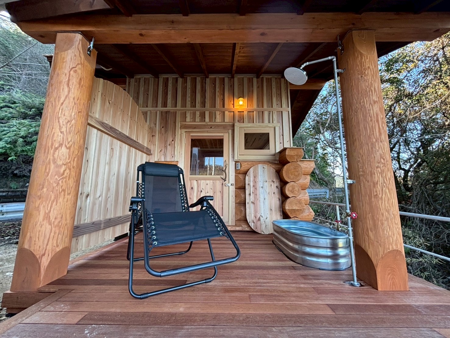 徳島木頭杉を使用したログハウスサウナ。木のぬくもりを感じながら贅沢なサウナ体験を。