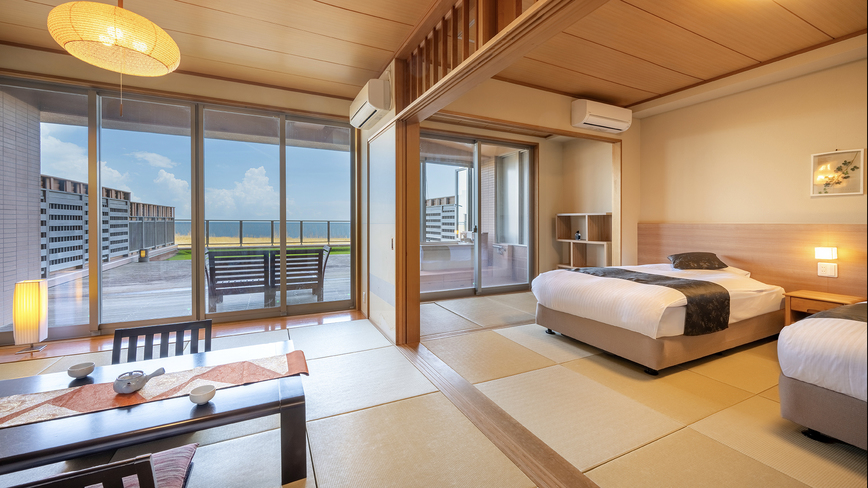 【太平洋ビュー◇温泉檜風呂付和洋室】見晴らし抜群のテラスと露天風呂を備えた和洋室