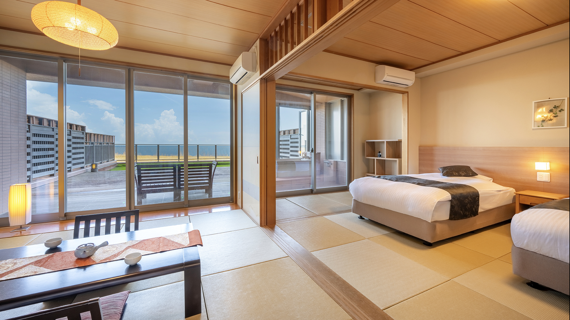 【太平洋ビュー◇温泉檜風呂付和洋室】見晴らし抜群のテラスと露天風呂を備えた和洋室