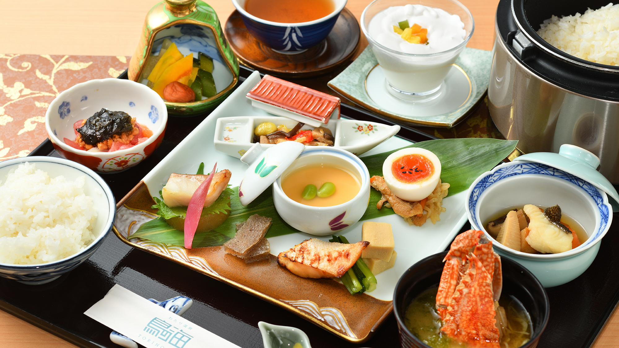 【朝食】太平洋を望む開放的なレストランで身体にやさしい和朝食をお愉しみいただけます。