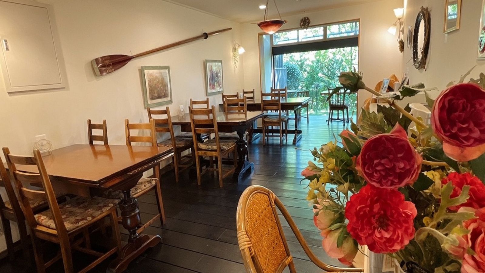 朝食場所のプチホテルラウンジ