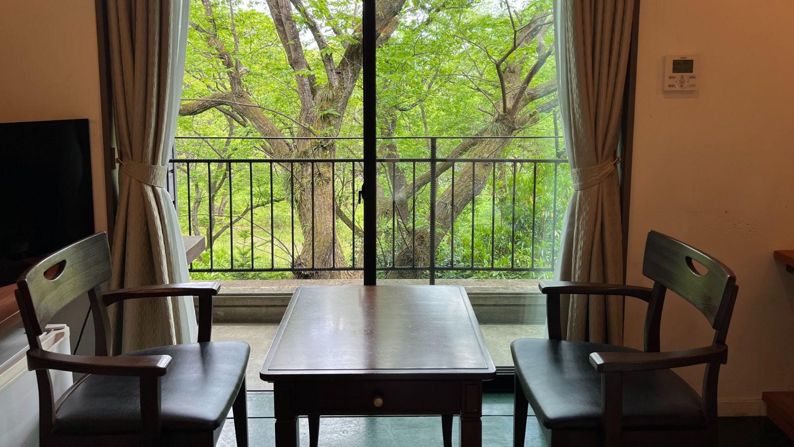 洋室ツイン＜フォレストビュー＞8畳+広縁