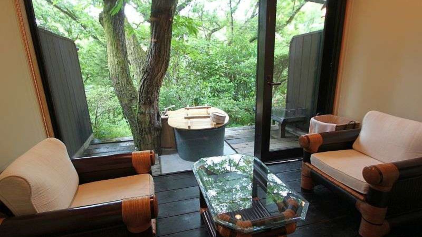 【露天風呂付き】洋室ツイン＜フォレストビュー＞10畳＋広縁