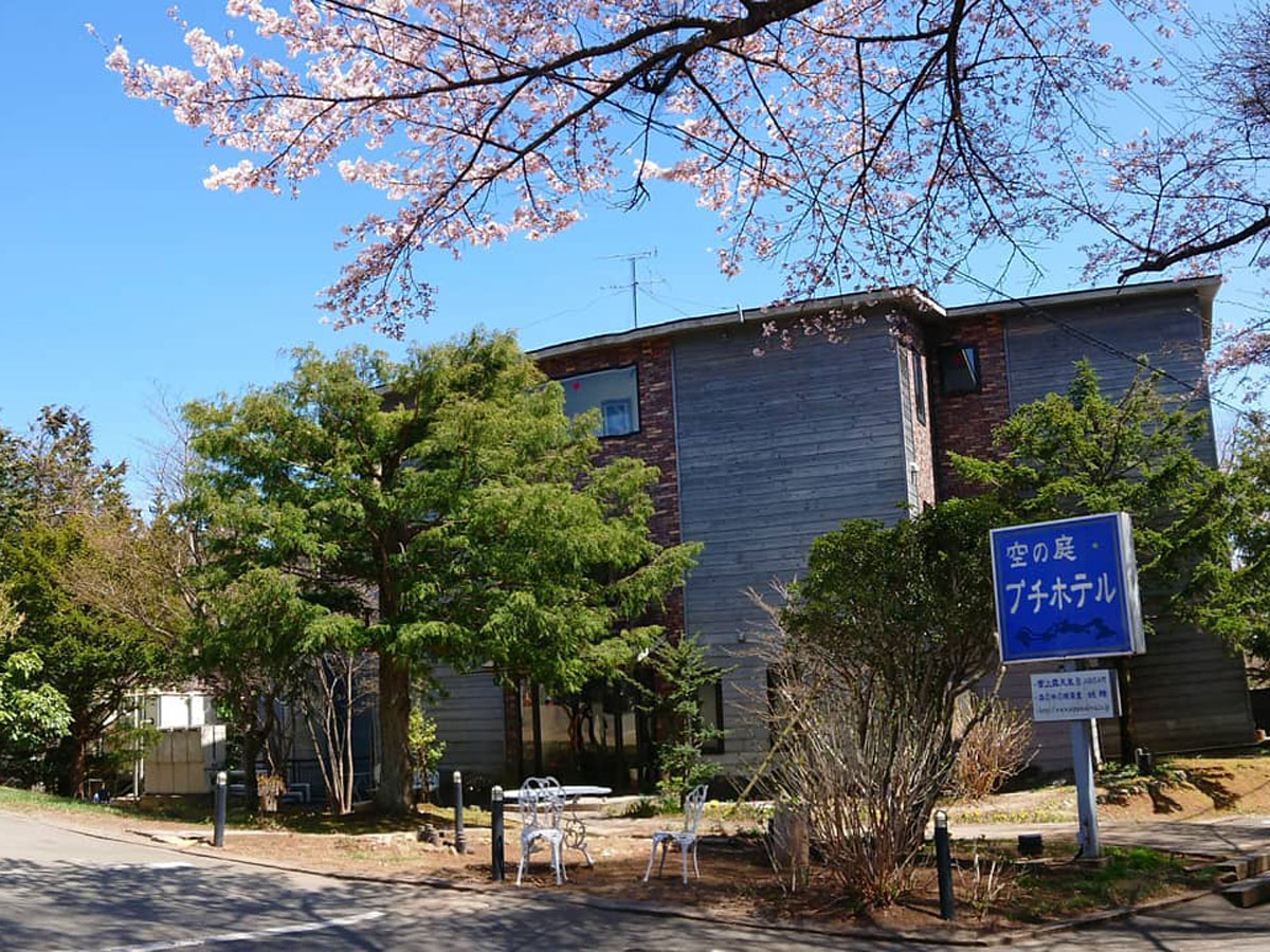 桜の季節のプチホテル
