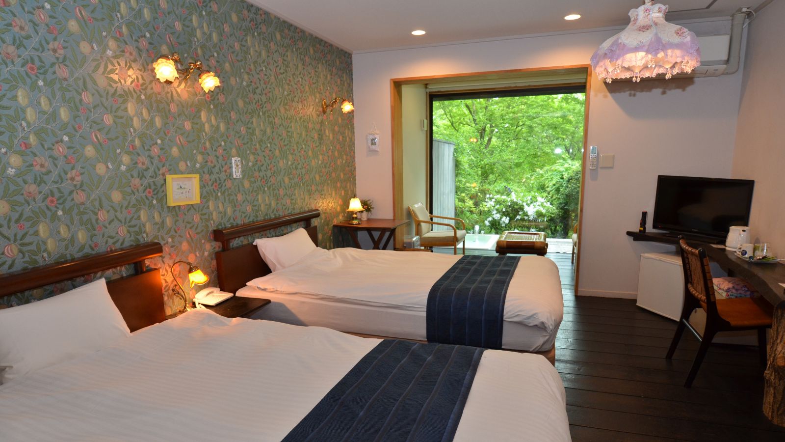 【露天風呂付き】洋室ツイン＜フォレストビュー＞10畳＋広縁