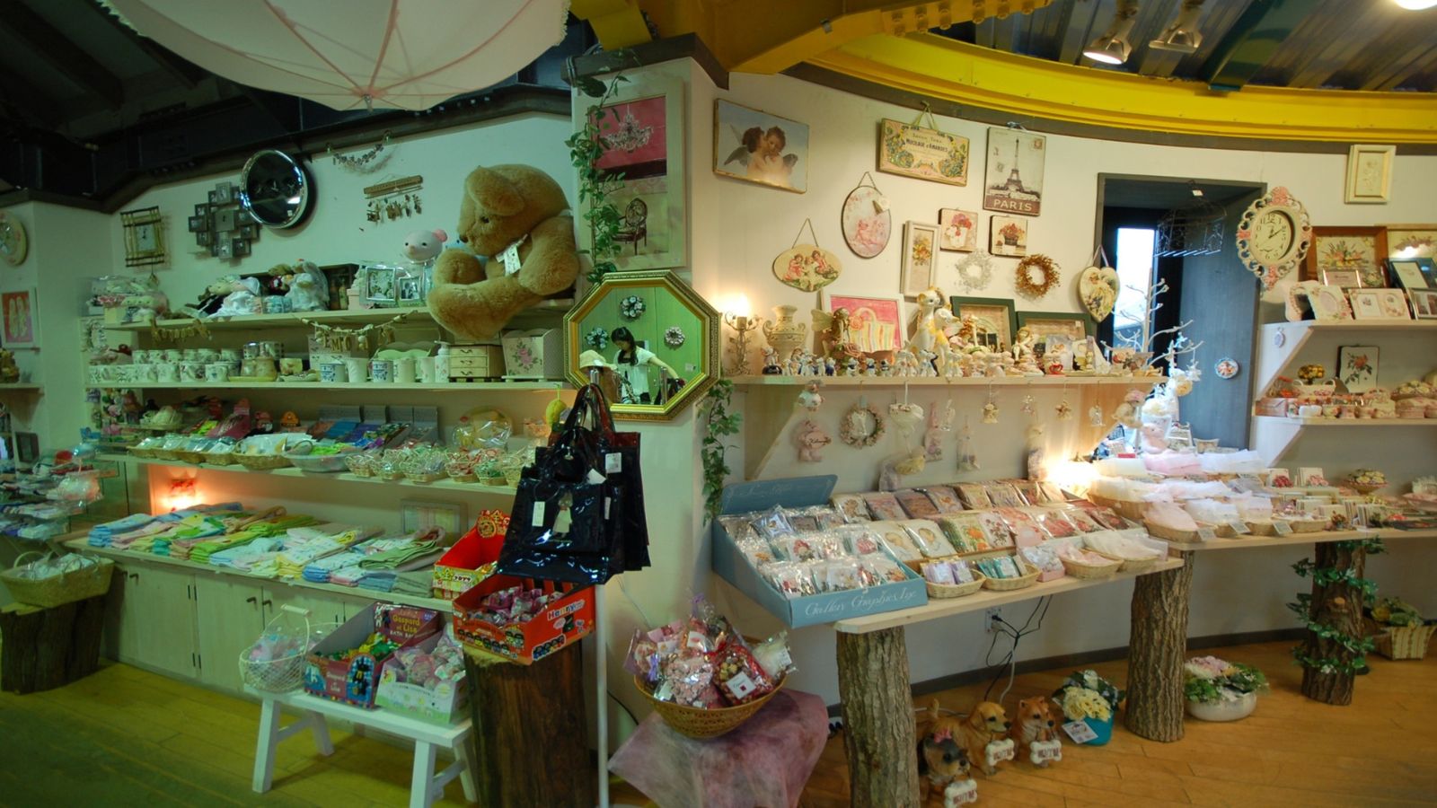 別棟 ショップ 地球市場