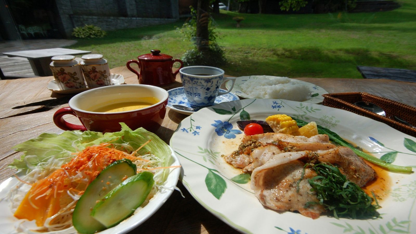 お肉料理一例「国産豚のローズソテー」