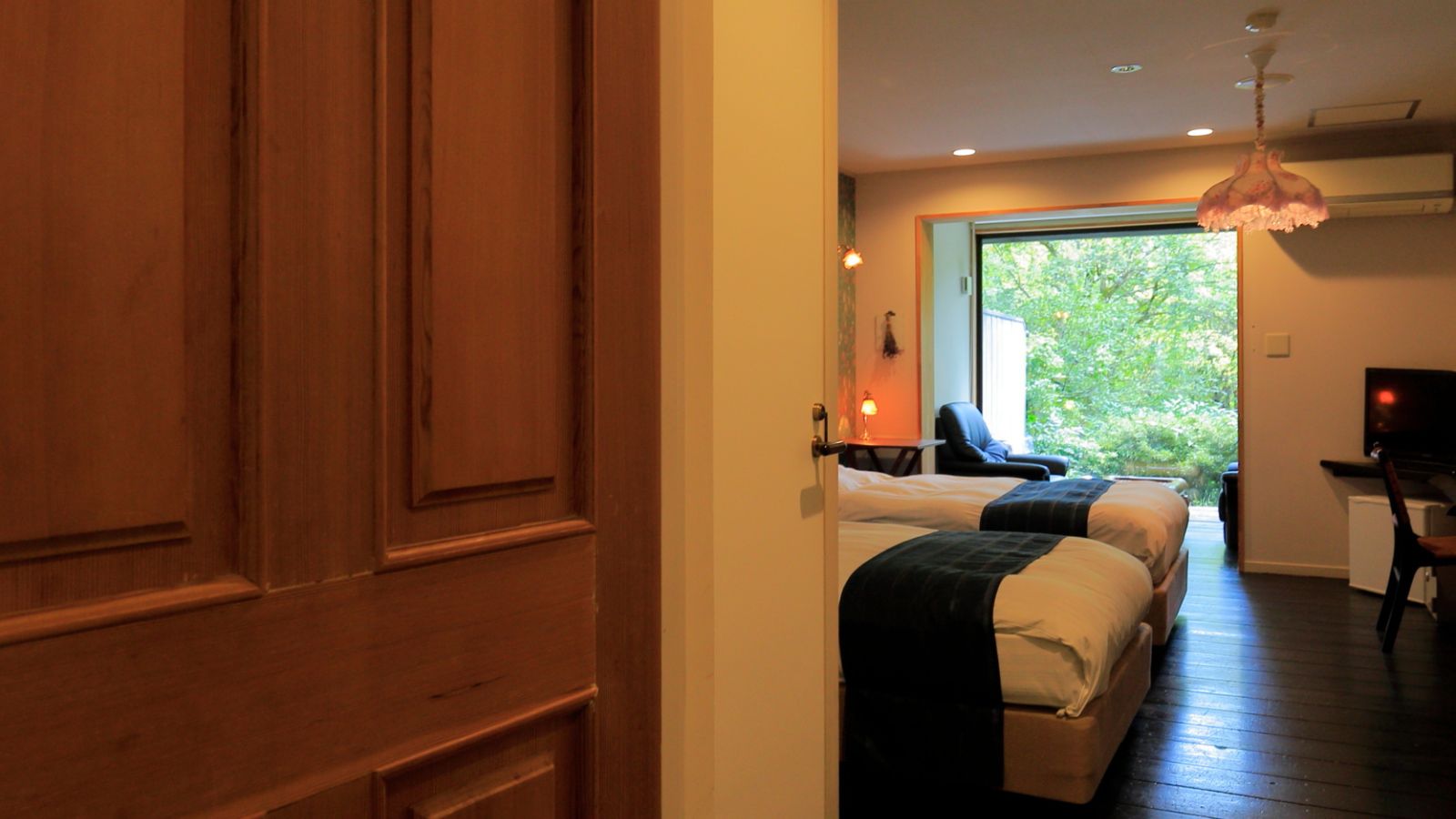 【露天風呂付き】洋室ツイン＜フォレストビュー＞10畳＋広縁