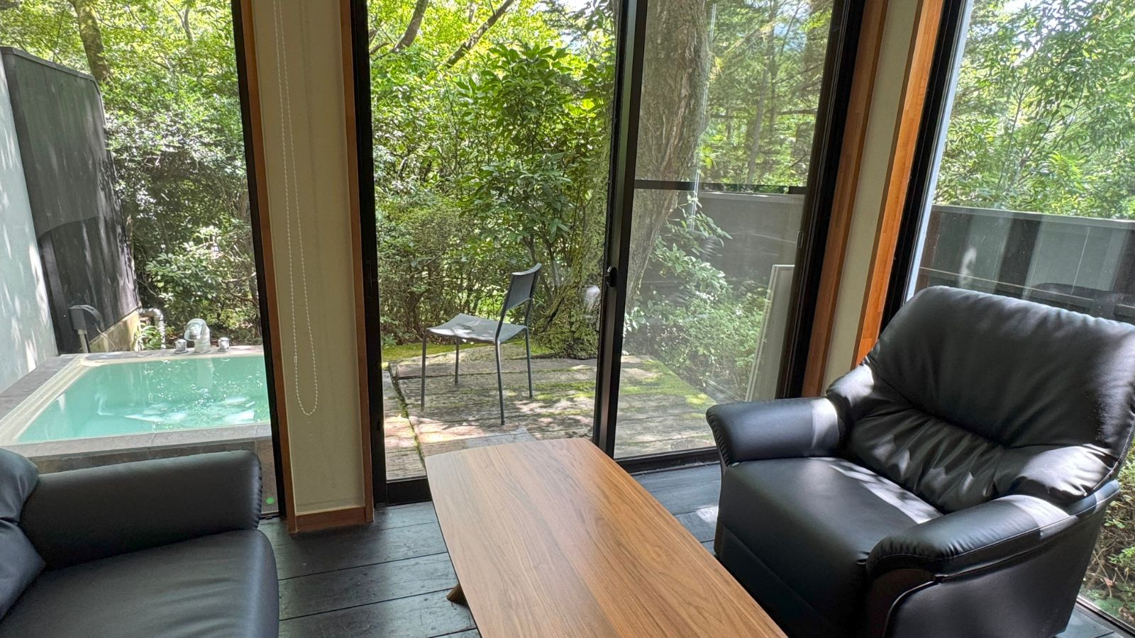 【露天風呂付き】洋室ツイン＜フォレストビュー＞10畳＋広縁