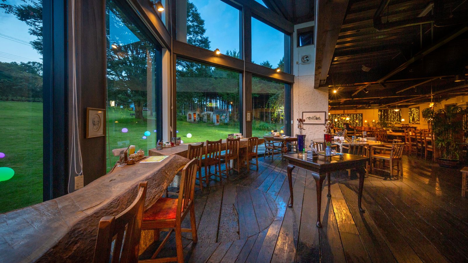 ご夕食は別棟レストランにて