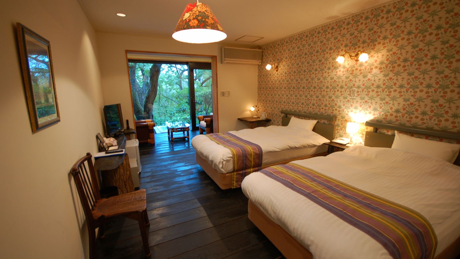 【露天風呂付き】洋室ツイン＜フォレストビュー＞10畳＋広縁