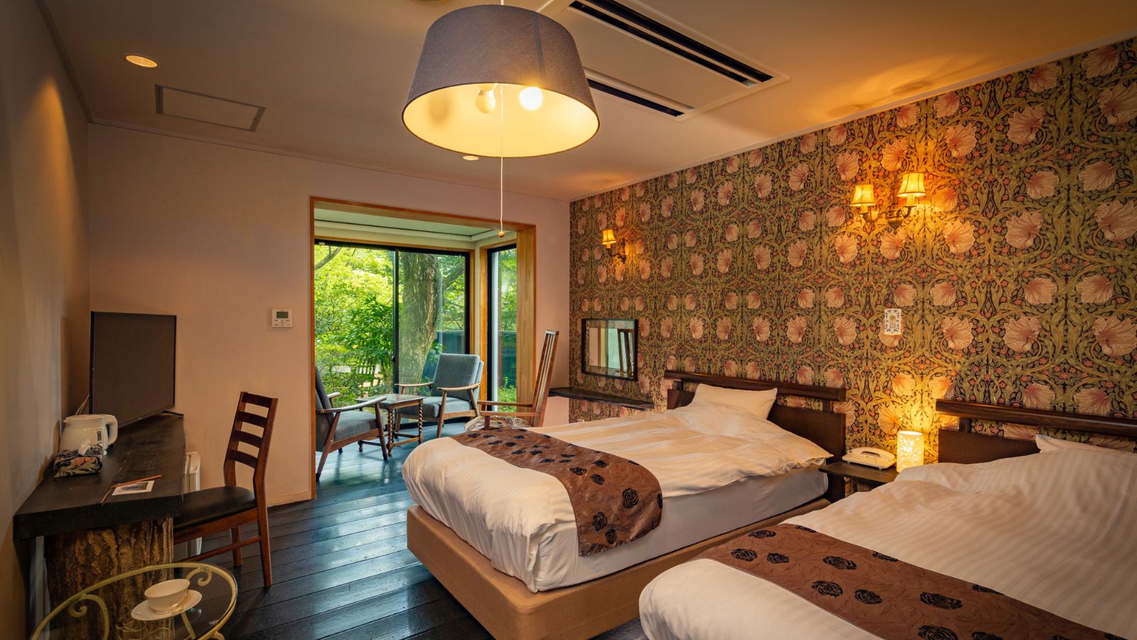 【露天風呂付き】洋室ツイン＜フォレストビュー＞10畳＋広縁